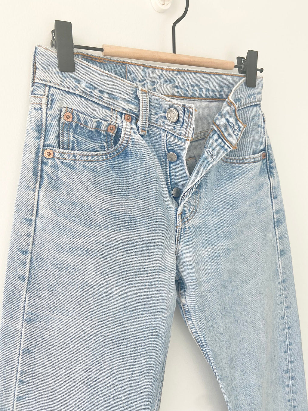 501 jeans w24 L30 light blue stone wash  vintage 501s made in USA