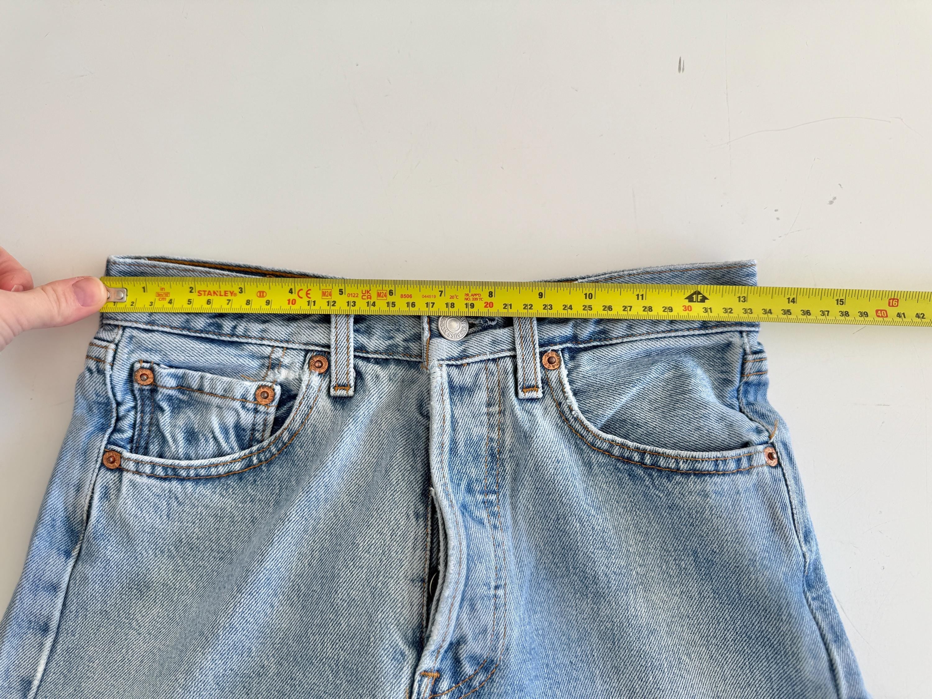 W25 L31 vintage Levis 501 24-25” measured light blue made in 90s