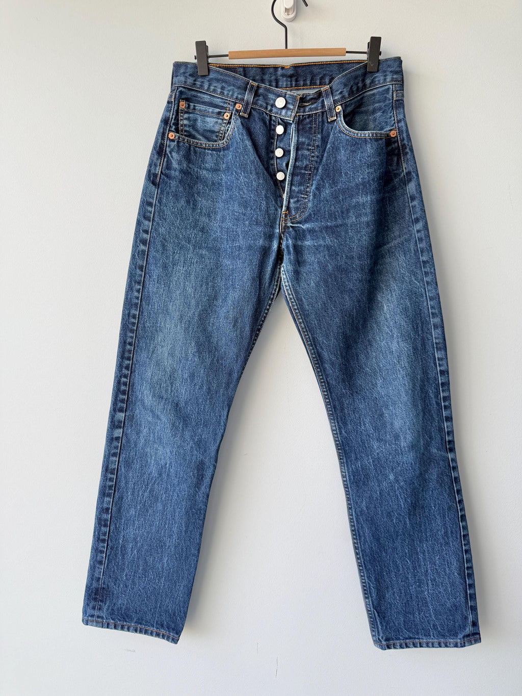 W29 L30 vintage Levis 501 28-29” measured dark blue made in Y2K