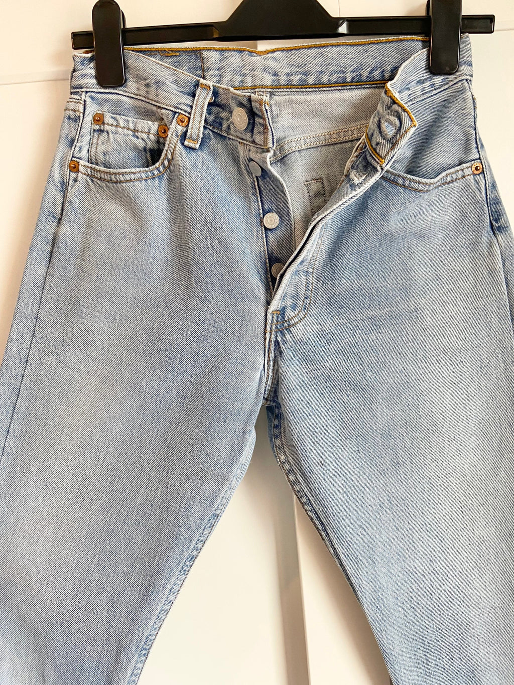 w26 L29 Vintage Levi’s 501 made in France 90s