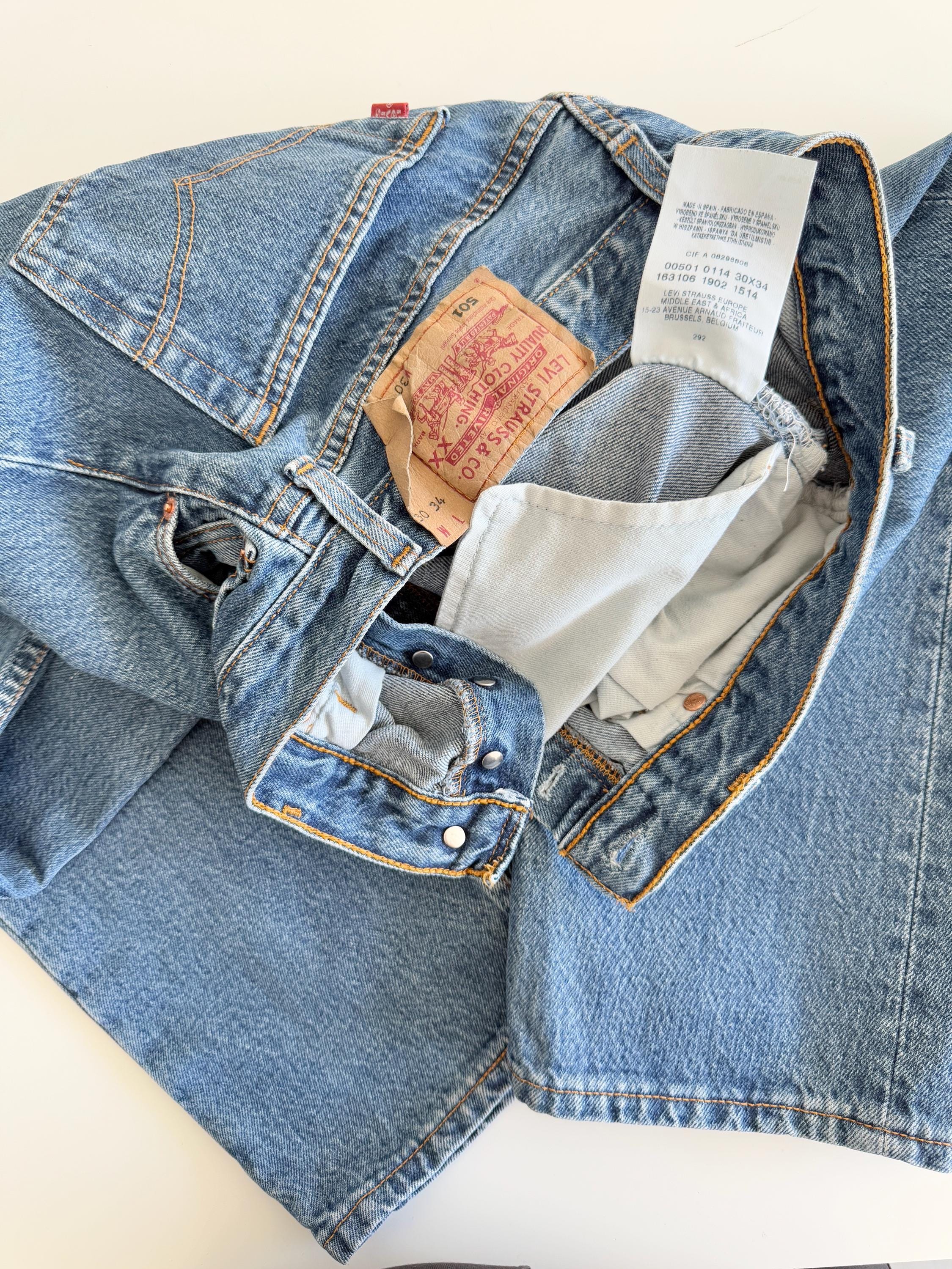 Levis 501 vintage w28 L32 medium blue 501s made in Spain straight leg jeans 501 27”/28” waist (febuk)