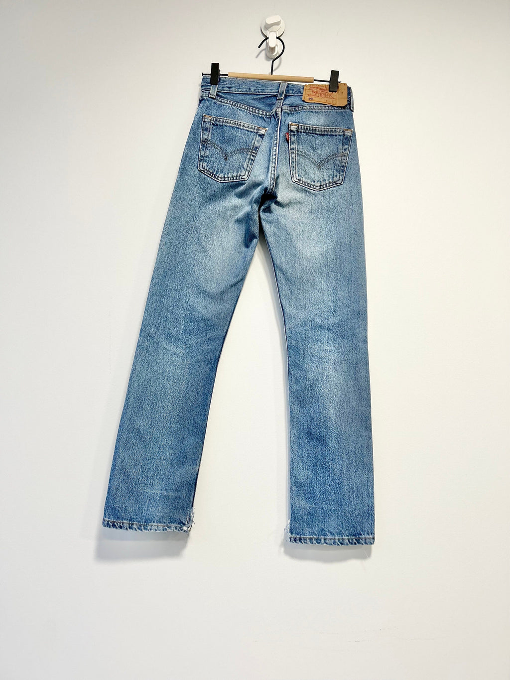 Levis 501 jeans w24 L29 medium blue denim faded blue wash made in USA blue 501 vintage 501s