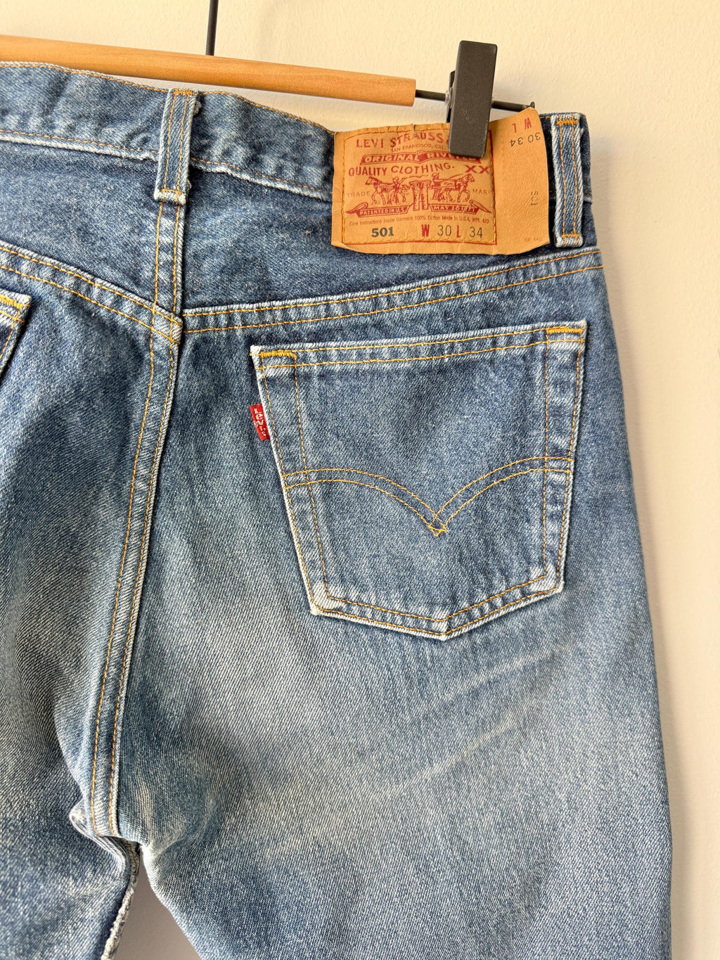 W29 L31 vintage Levis 501 28-29” measured waist dark faded denim made in USA 90s
