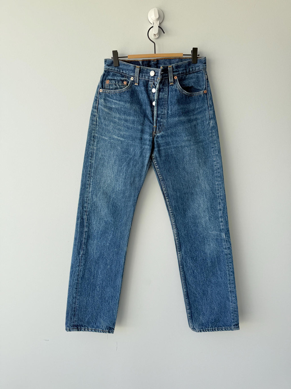 W27 L29 Levis 501 vintage 26-27” measured waist dark blue made in USA 90s