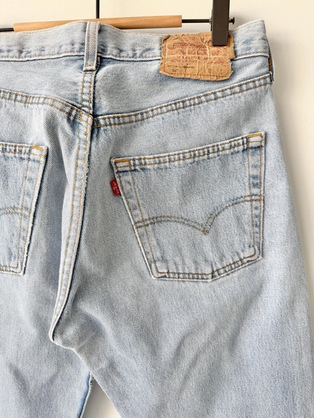 W29 L33 vintage Levis 501 28-29” measured whiskers faded light blue made in 90s