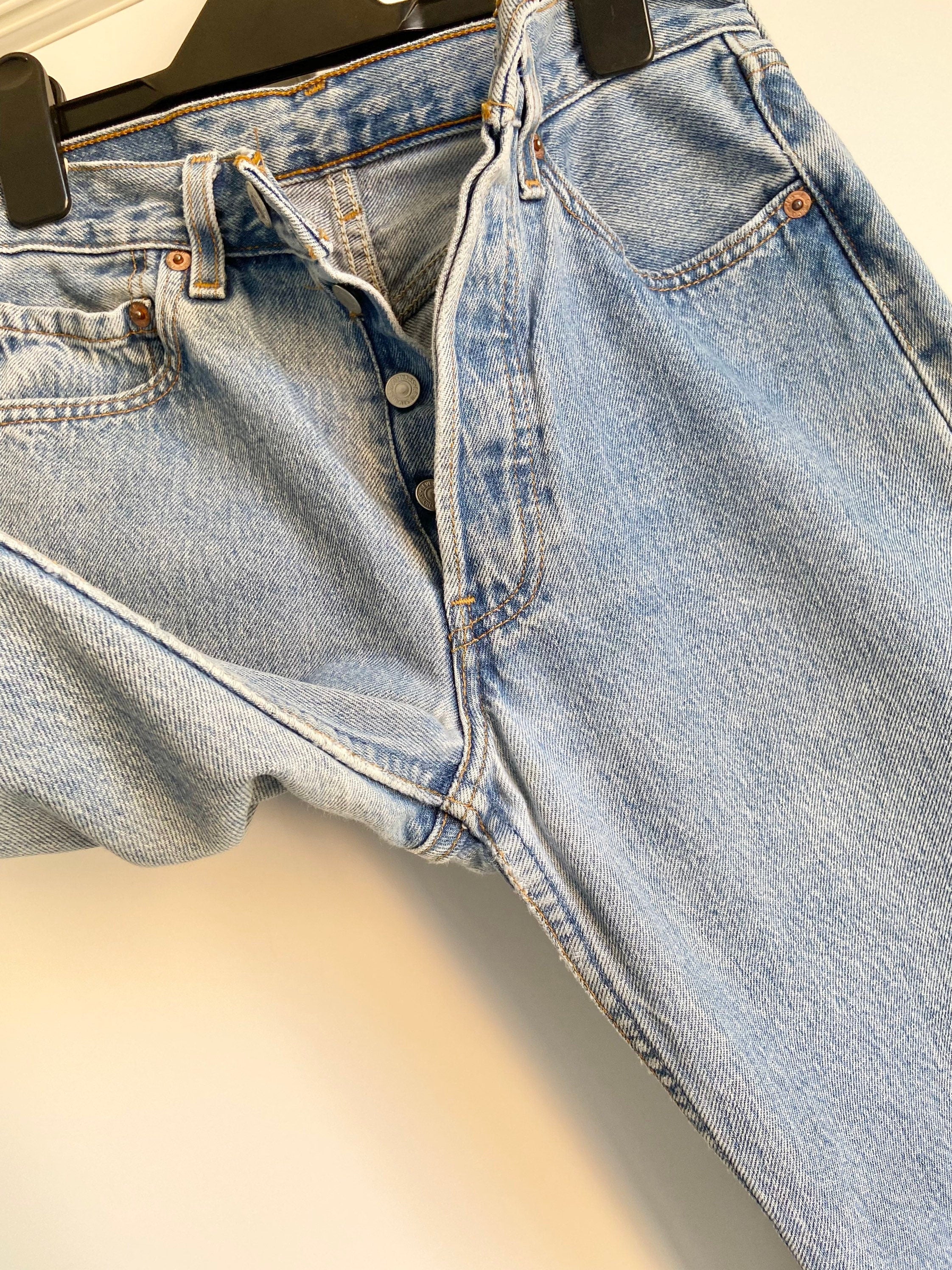 Vintage levis 501 jeans w26” made in USA