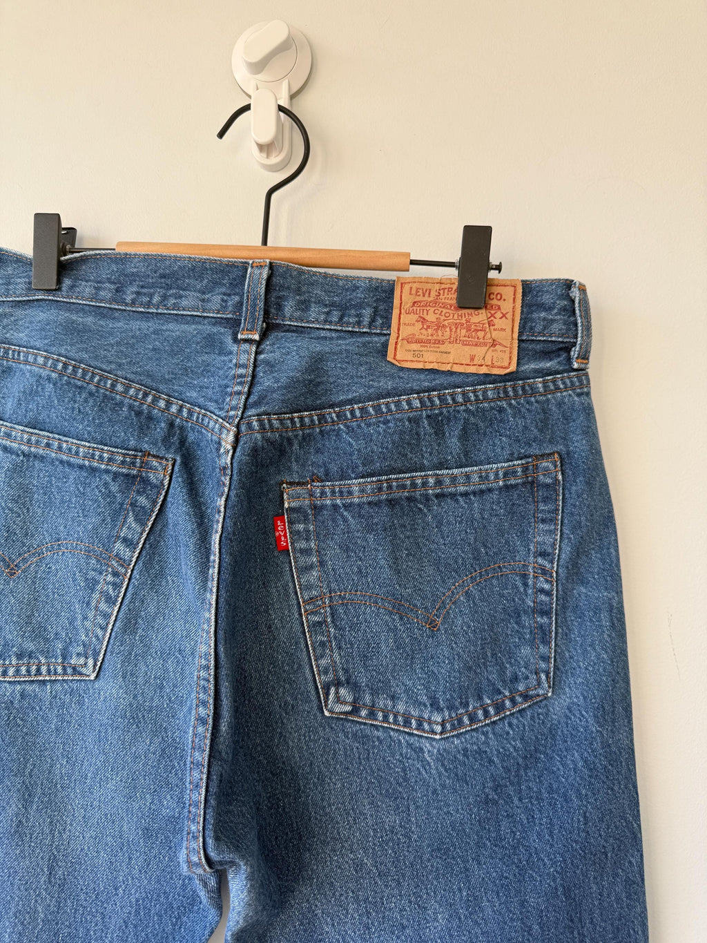 W31 L29 vintage Levis 501 30-31” measured raw blue dark blue made in 70s/80s