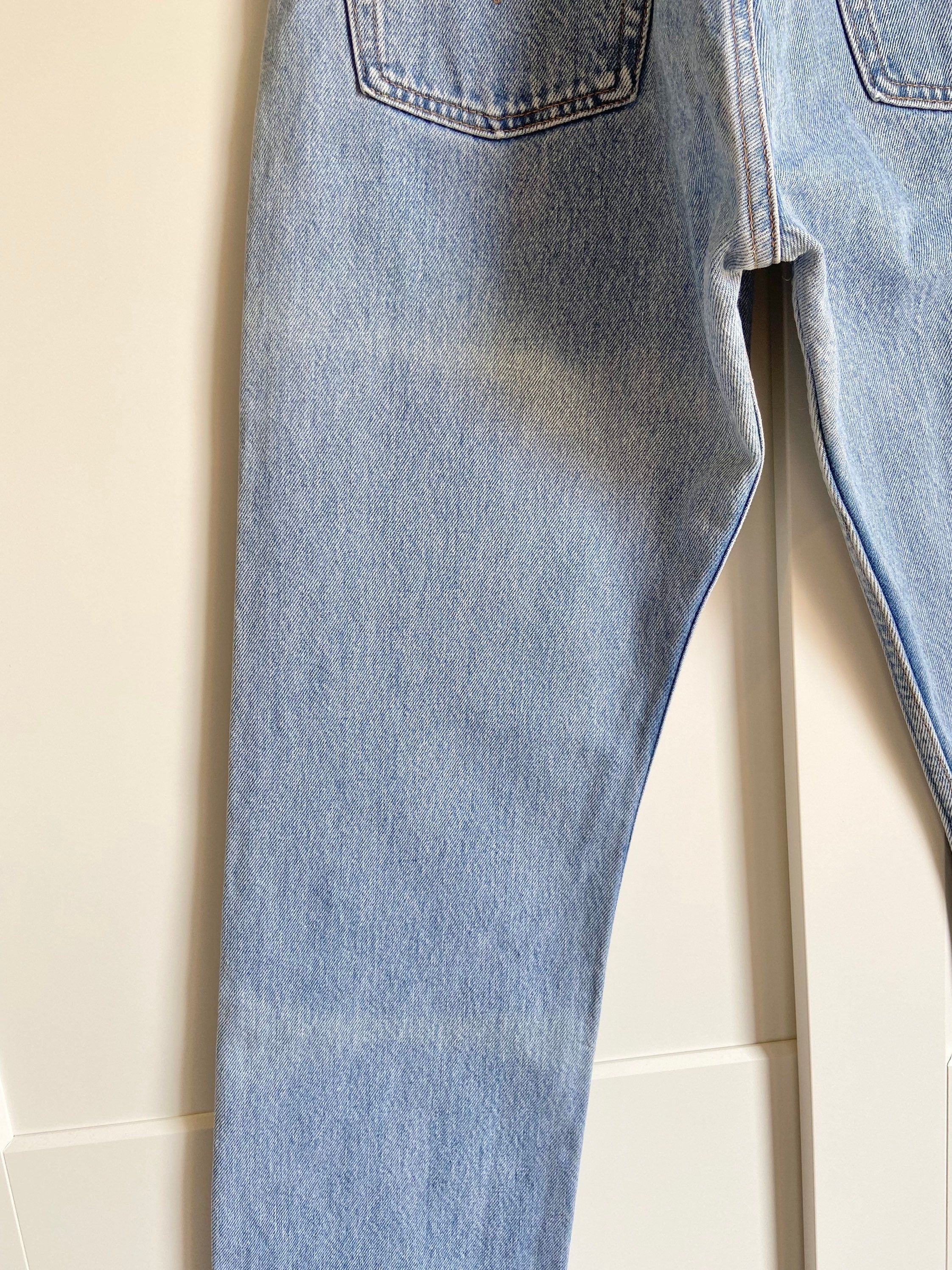 Vintage levis 501 26” made in USA for women