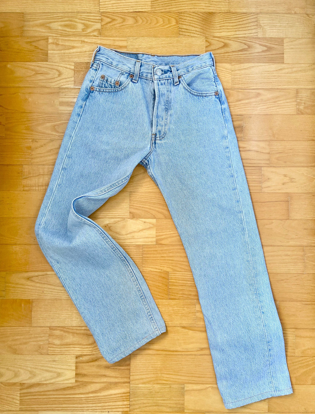 Levis 501 jeans w24 L25  light blue denim 501 made in France  vintage Levi’s faded light blue denim 90s vintage