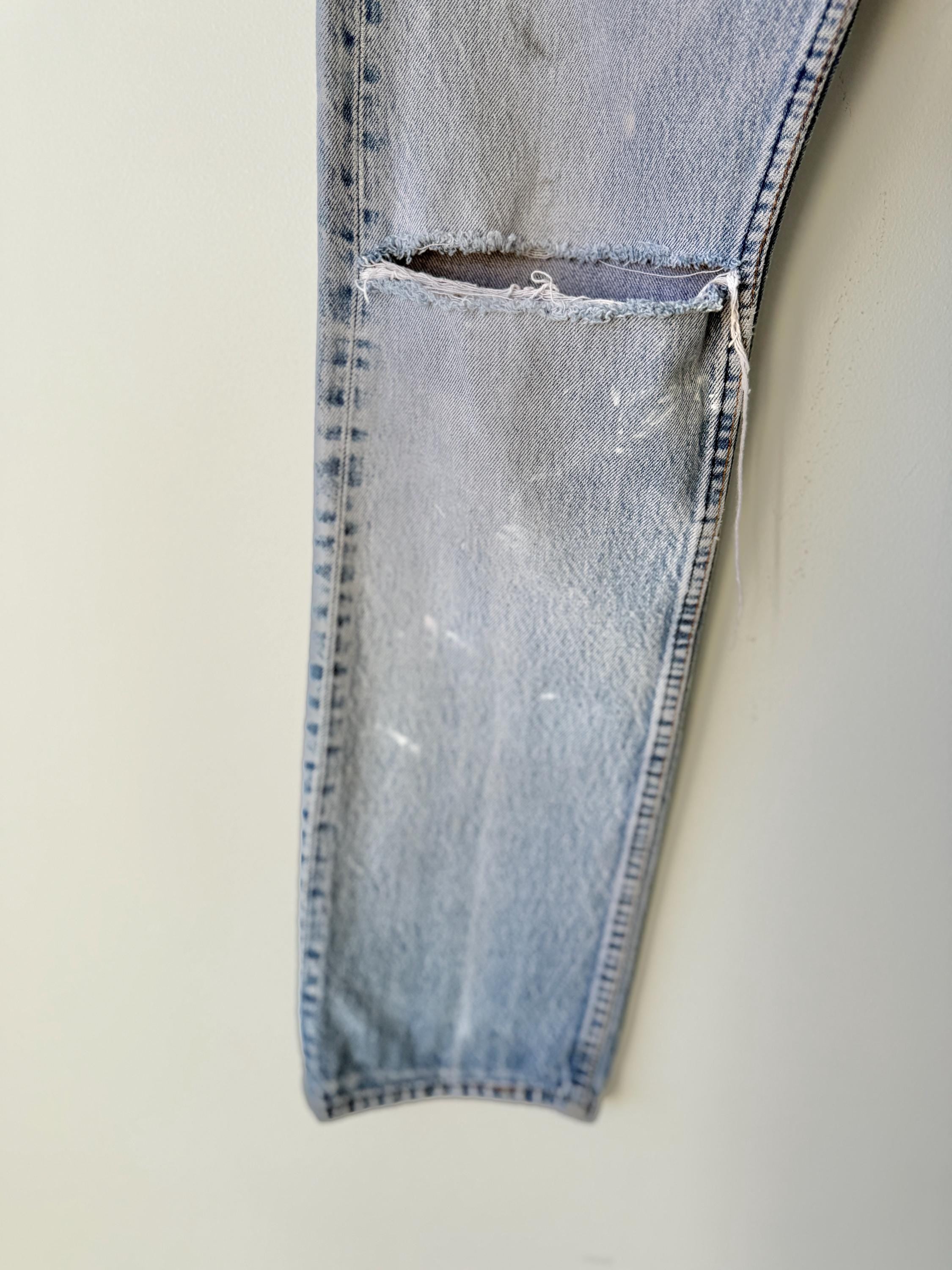 W27 L30 vintage Levis 501 26-27” measured light blue made in 80s USA