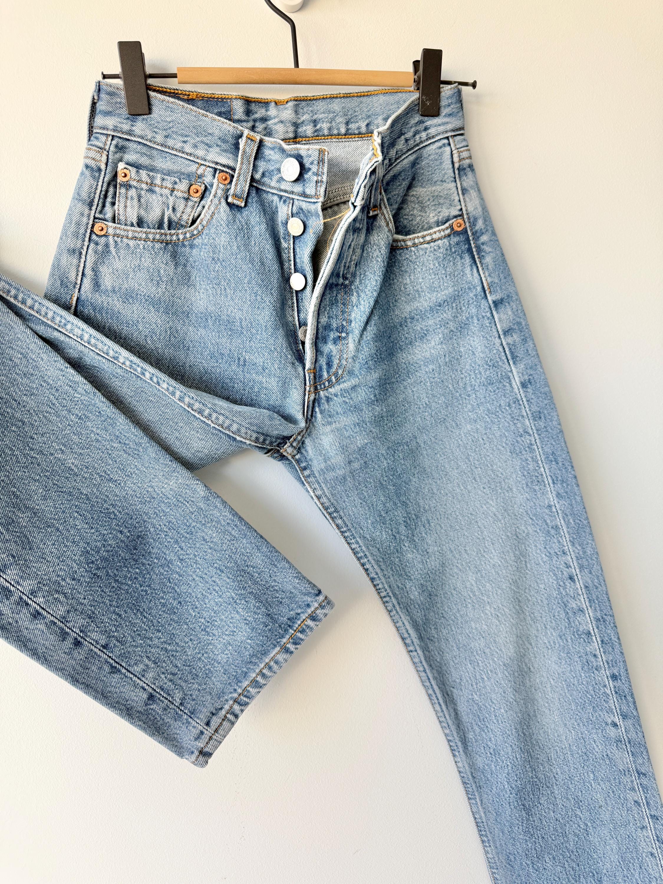 W23 L30 vintage Levis 501 22-23” measured medium blue made in 90s )
