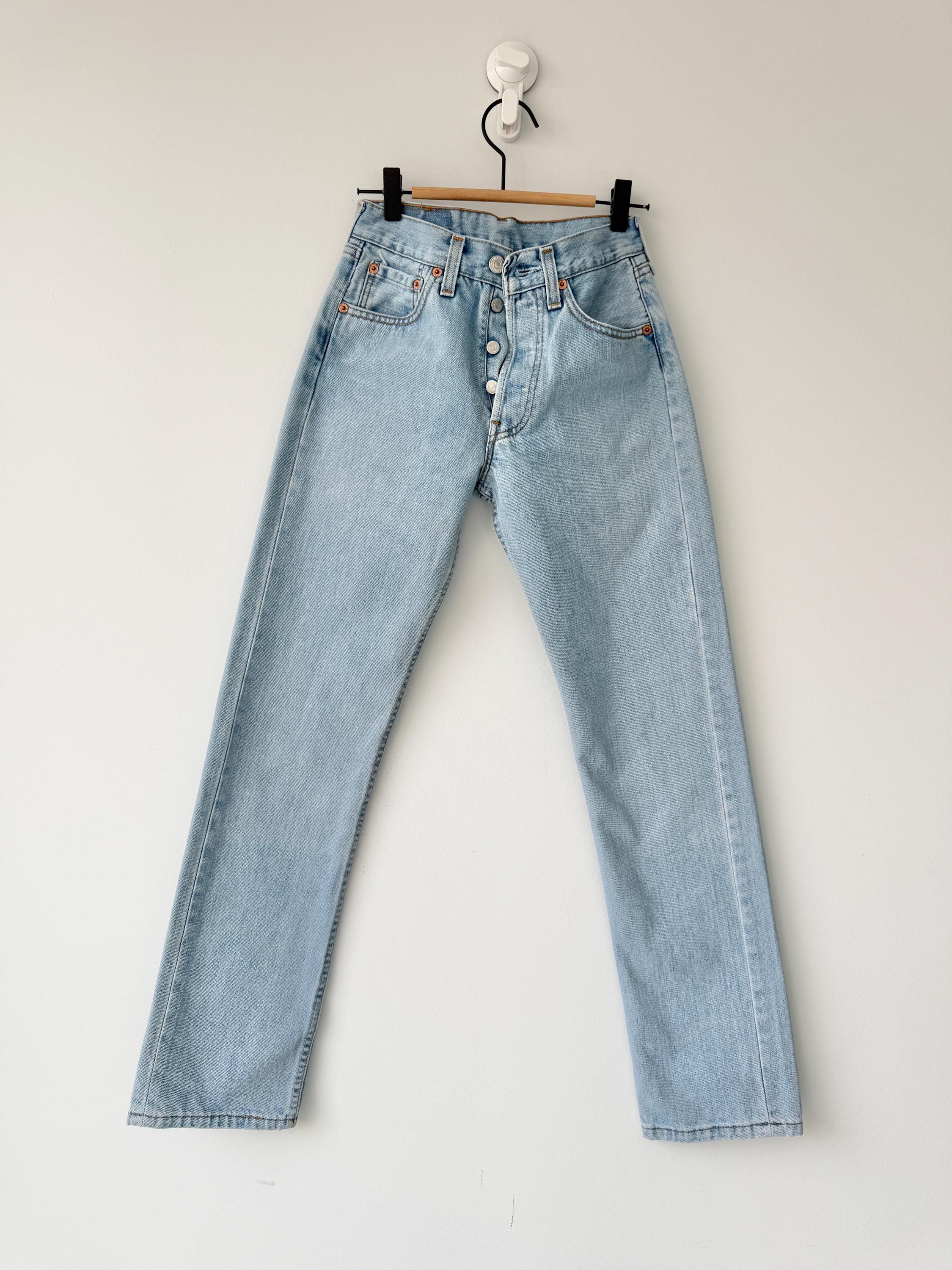 W24 L30 Levis 501 vintage 23-24” measured waist light blue made in y2k