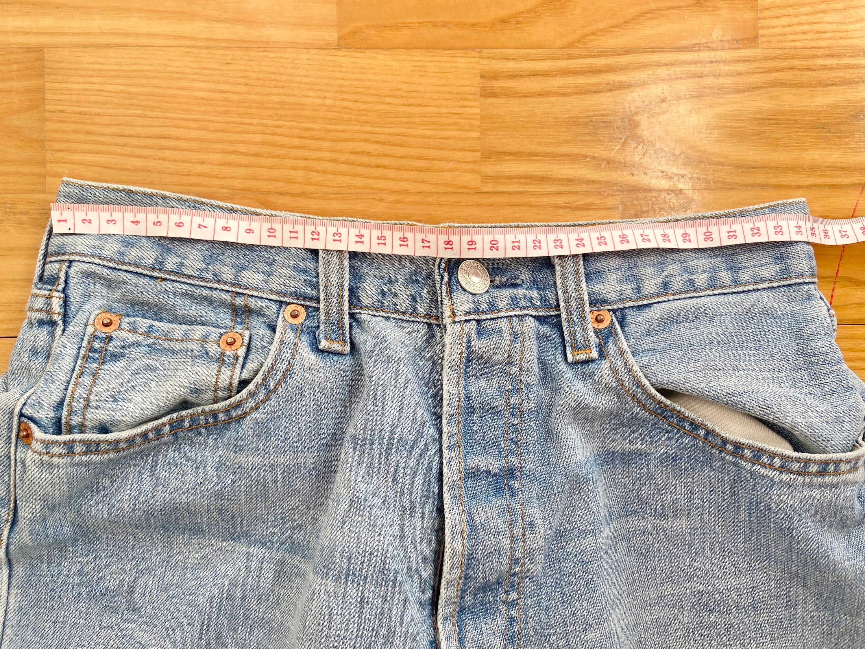 w26 L27 Vintage levis 501 made in Hungary