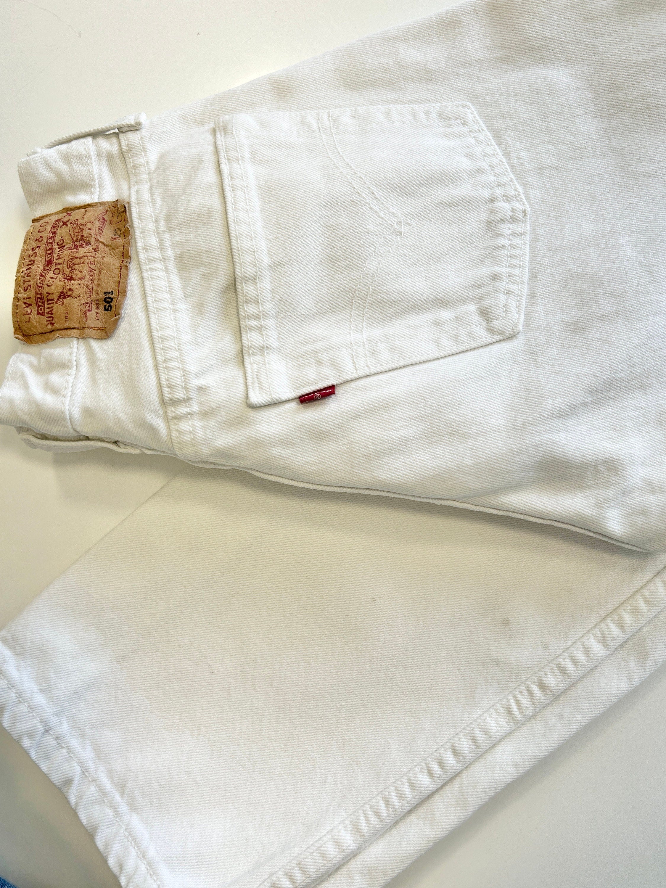Levi’s 501 vintage w27 L30 Levi’s 501 white off white straight leg white 501 vintage blue 501 worn vintage Levi’s
