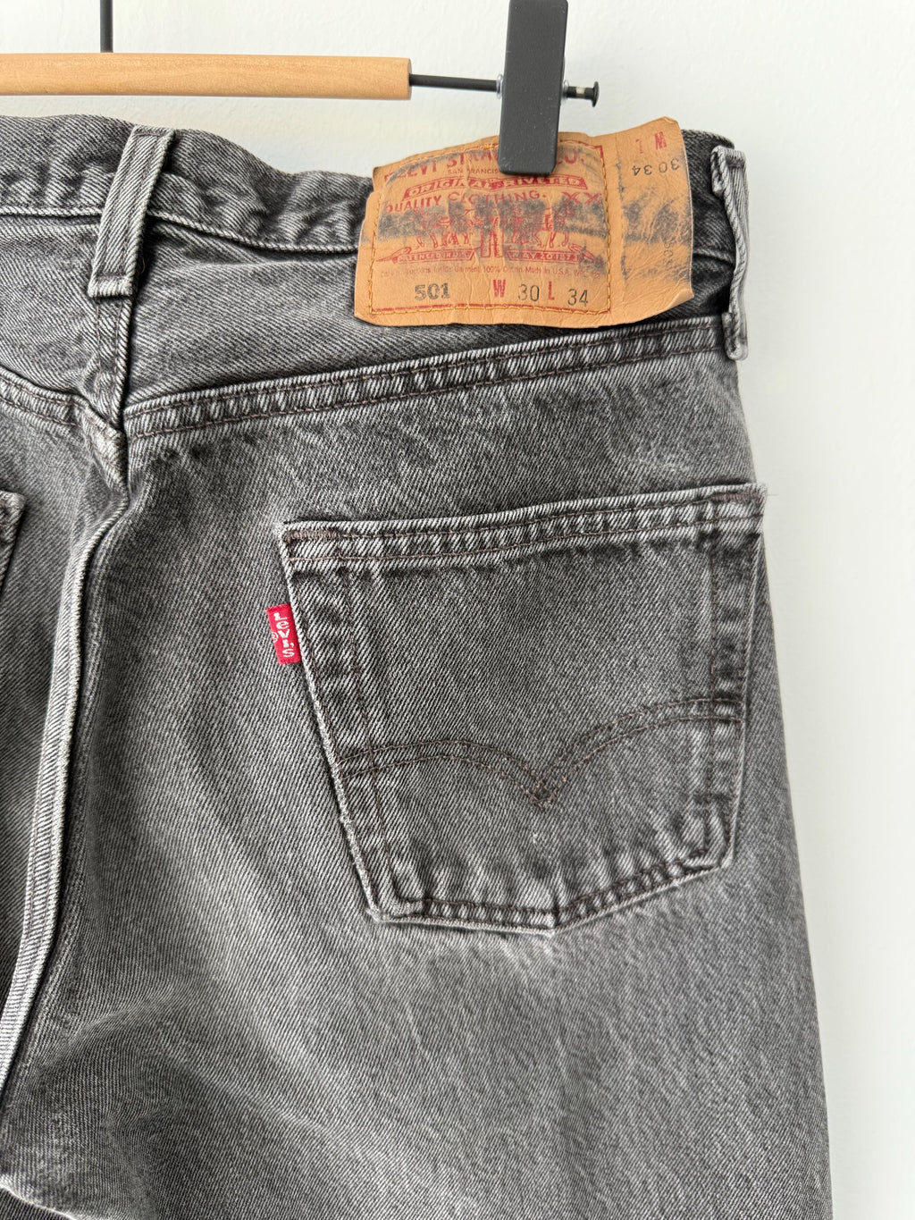 W29 L34 Levis 501 vintage 28-29” measured waist black made in USA 90s