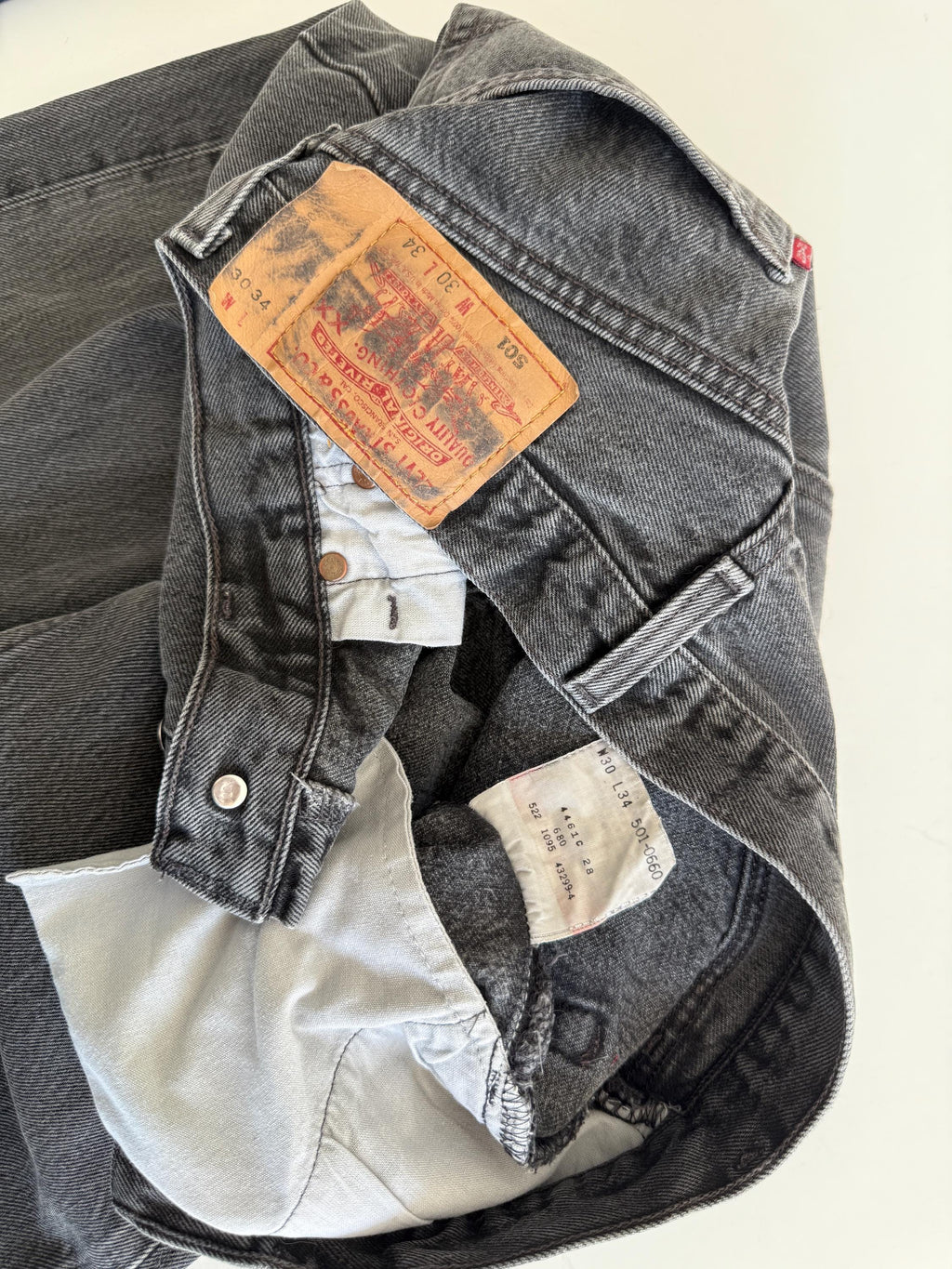 W29 L34 Levis 501 vintage 28-29” measured waist black made in USA 90s