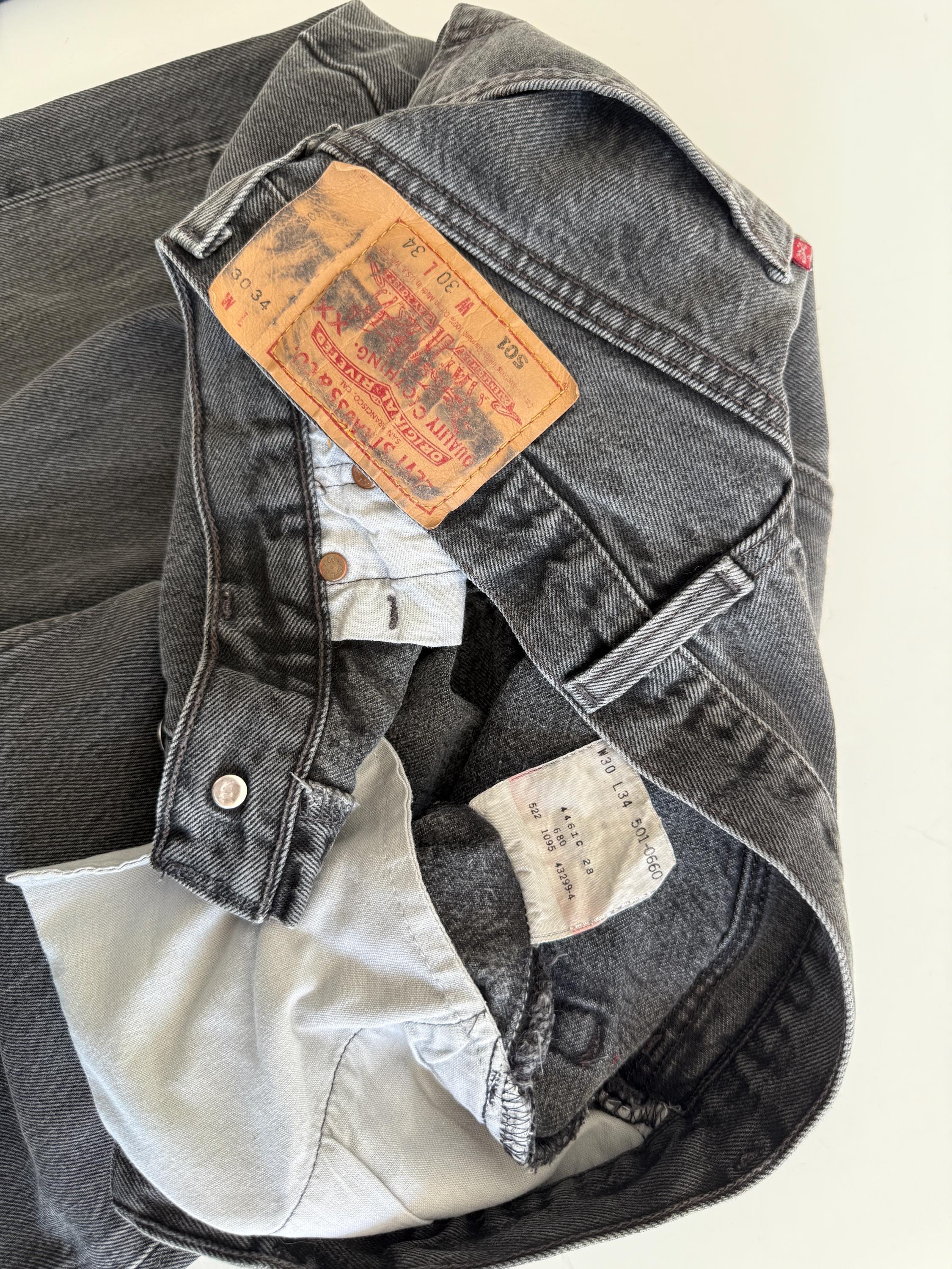 W29 L34 Levis 501 vintage 28-29” measured waist black made in USA 90s