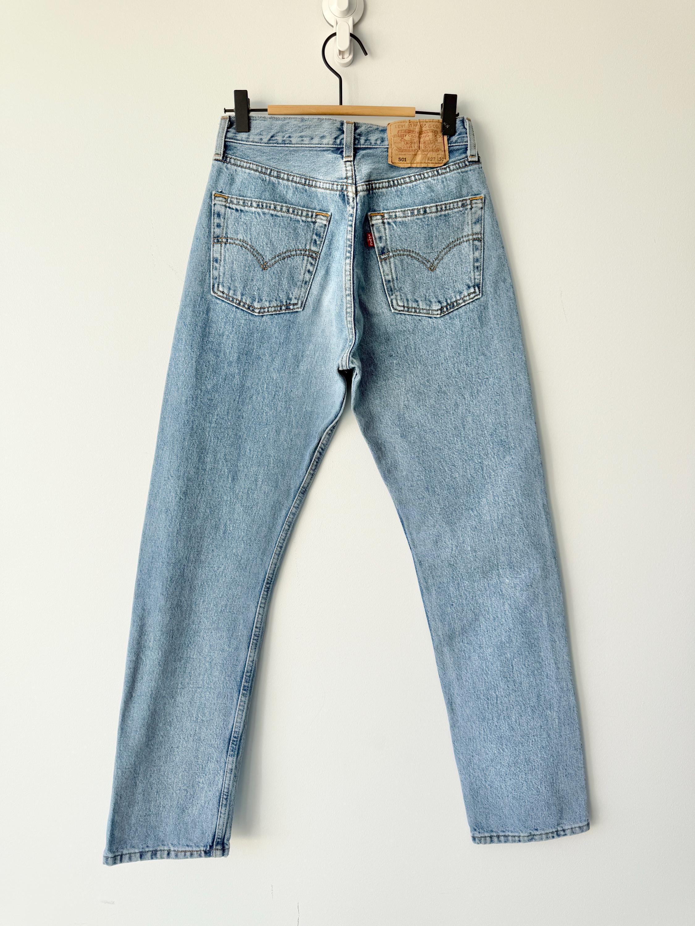 W25 L30 vintage Levis 501 25” measured waist medium blue made in 90s