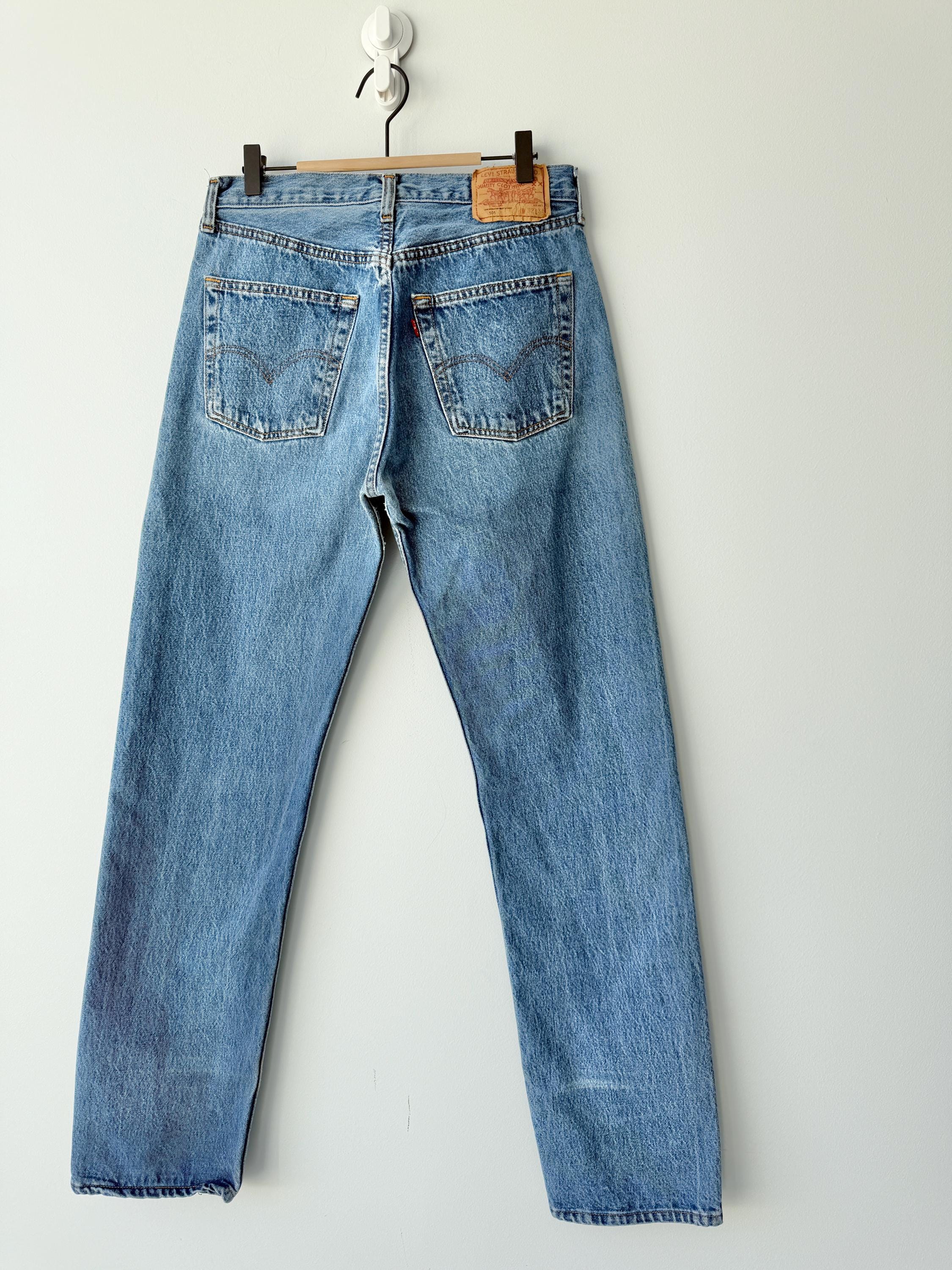 w30 L33 Levis 501 vintage 29-30” waistmedium blue 501s made in Spain 90s straight leg jeans 501