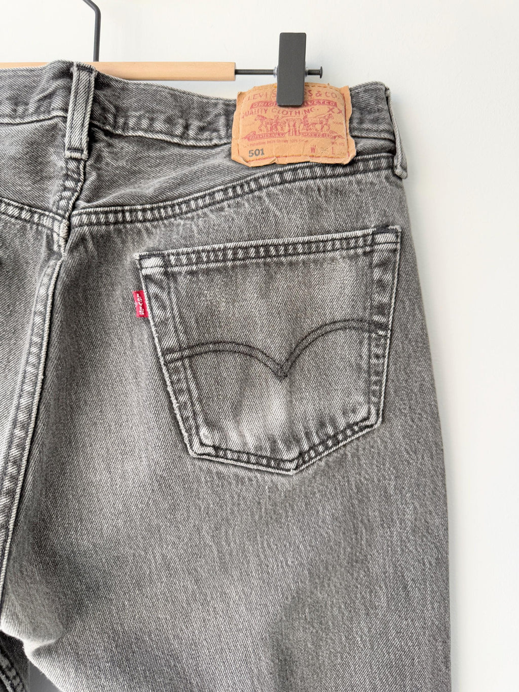 w33 L33 Levis 501 vintage faded  black 90s made in U.K. straight leg jeans 501 32”/33” waist (febuk)