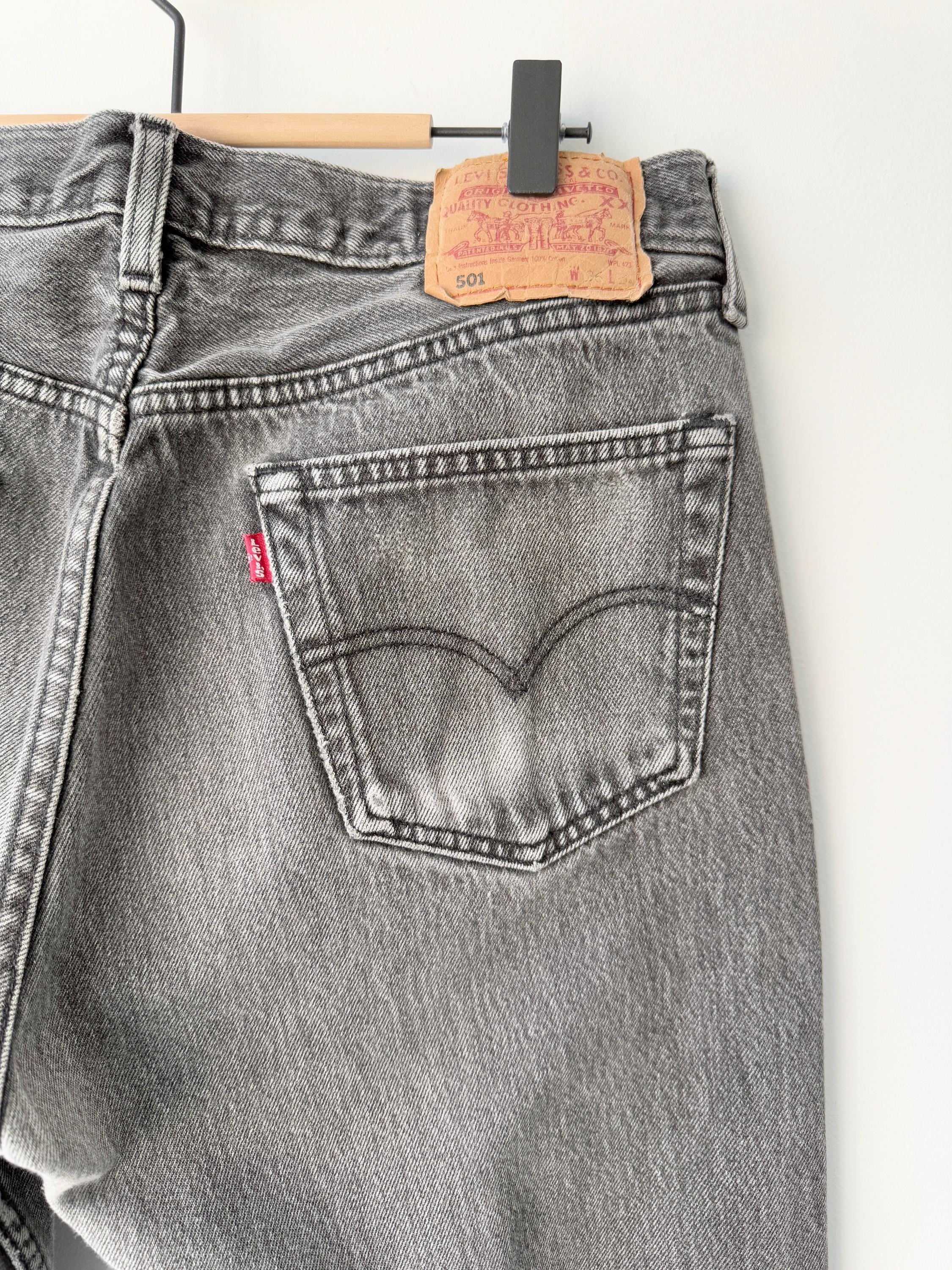 w33 L33 Levis 501 vintage faded  black 90s made in U.K. straight leg jeans 501 32”/33” waist (febuk)