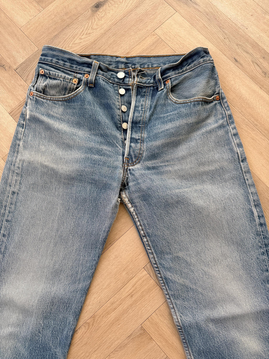 W30 L31 vintage Levis 501 29-30” measured medium blue made in 90s