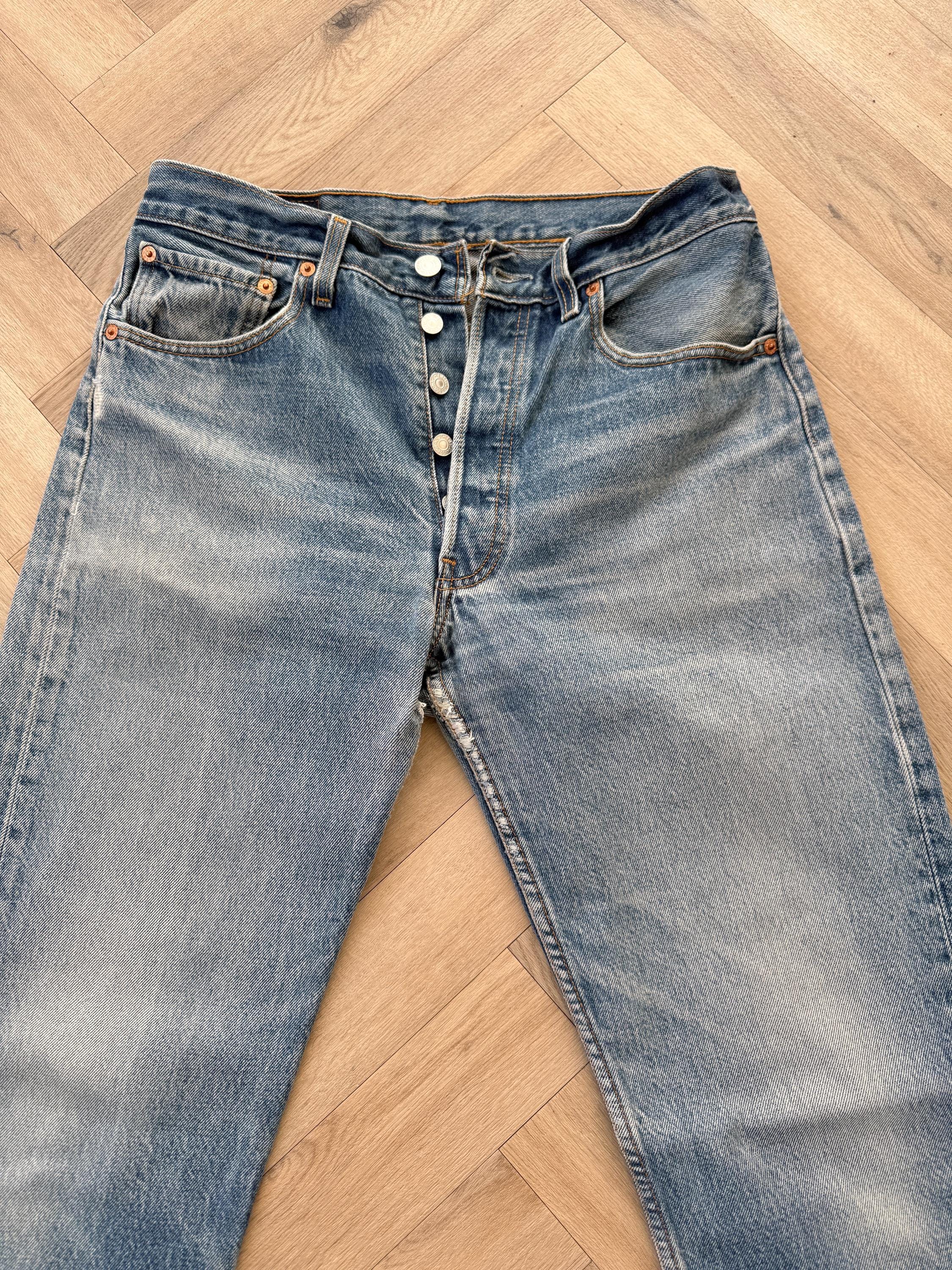 W30 L31 vintage Levis 501 29-30” measured medium blue made in 90s