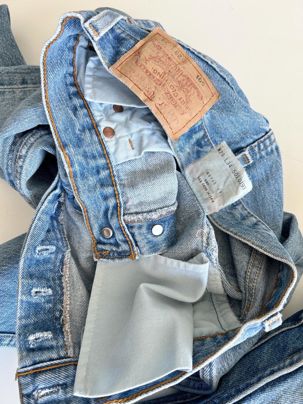 Levis 501 vintage w27 L33 Levi’s medium blue shade made in USA 90s straight leg jeans 501 vintage 26”/27” waist tbcengland