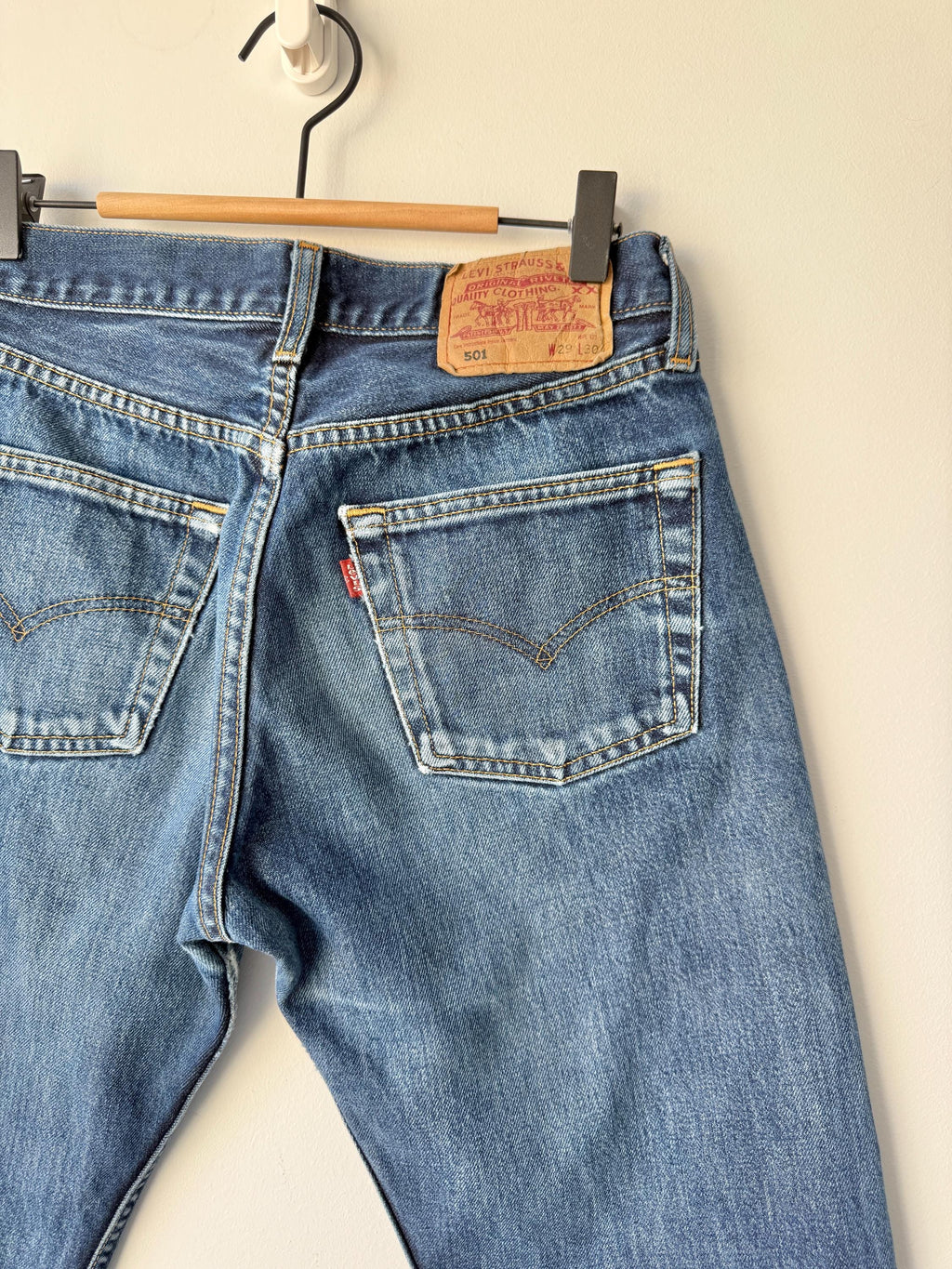 W27 L28 vintage Levis 501 26-27” measured dark blue made in y2k (iuk)
