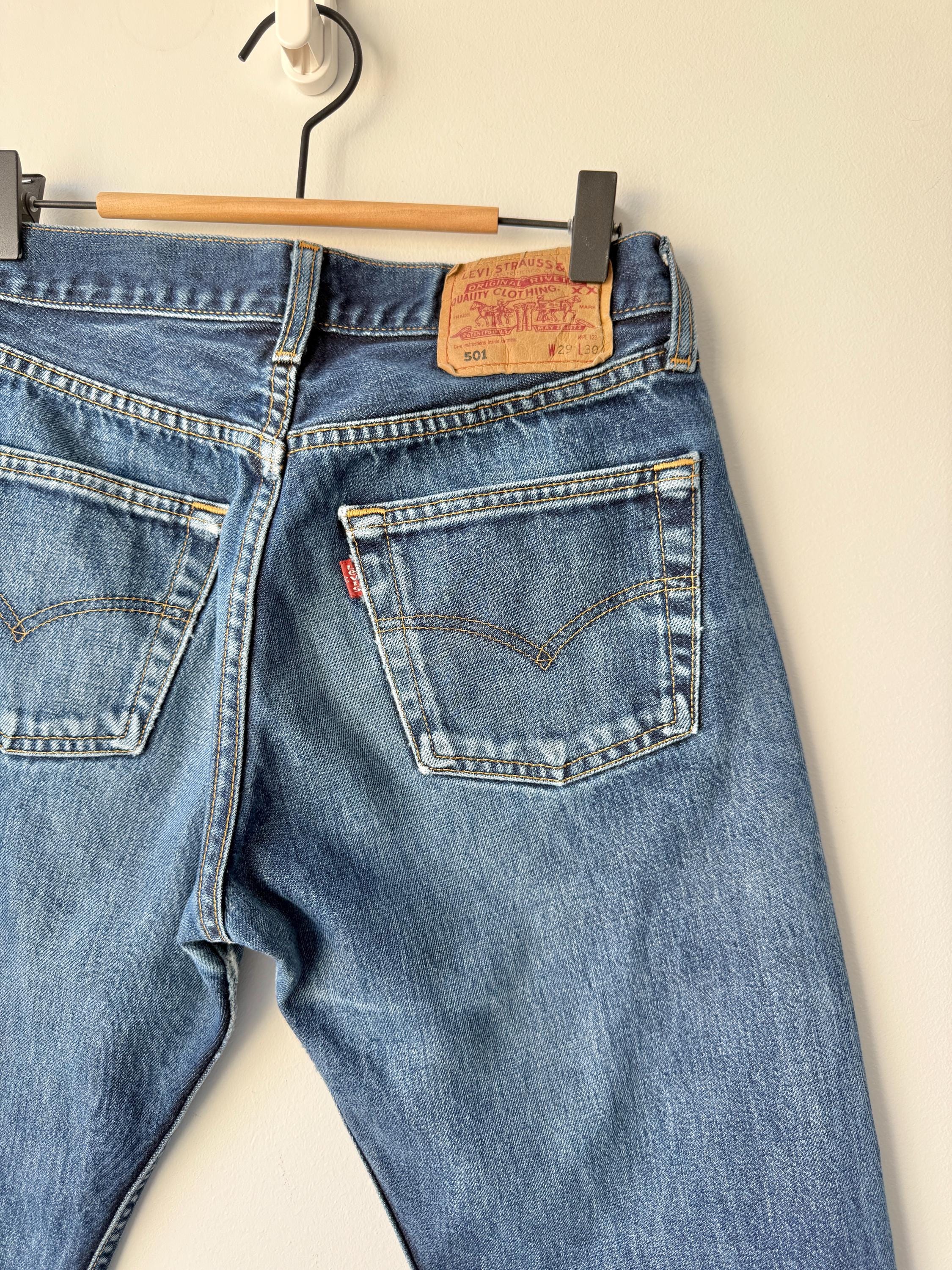 W27 L28 vintage Levis 501 26-27” measured dark blue made in y2k (iuk)