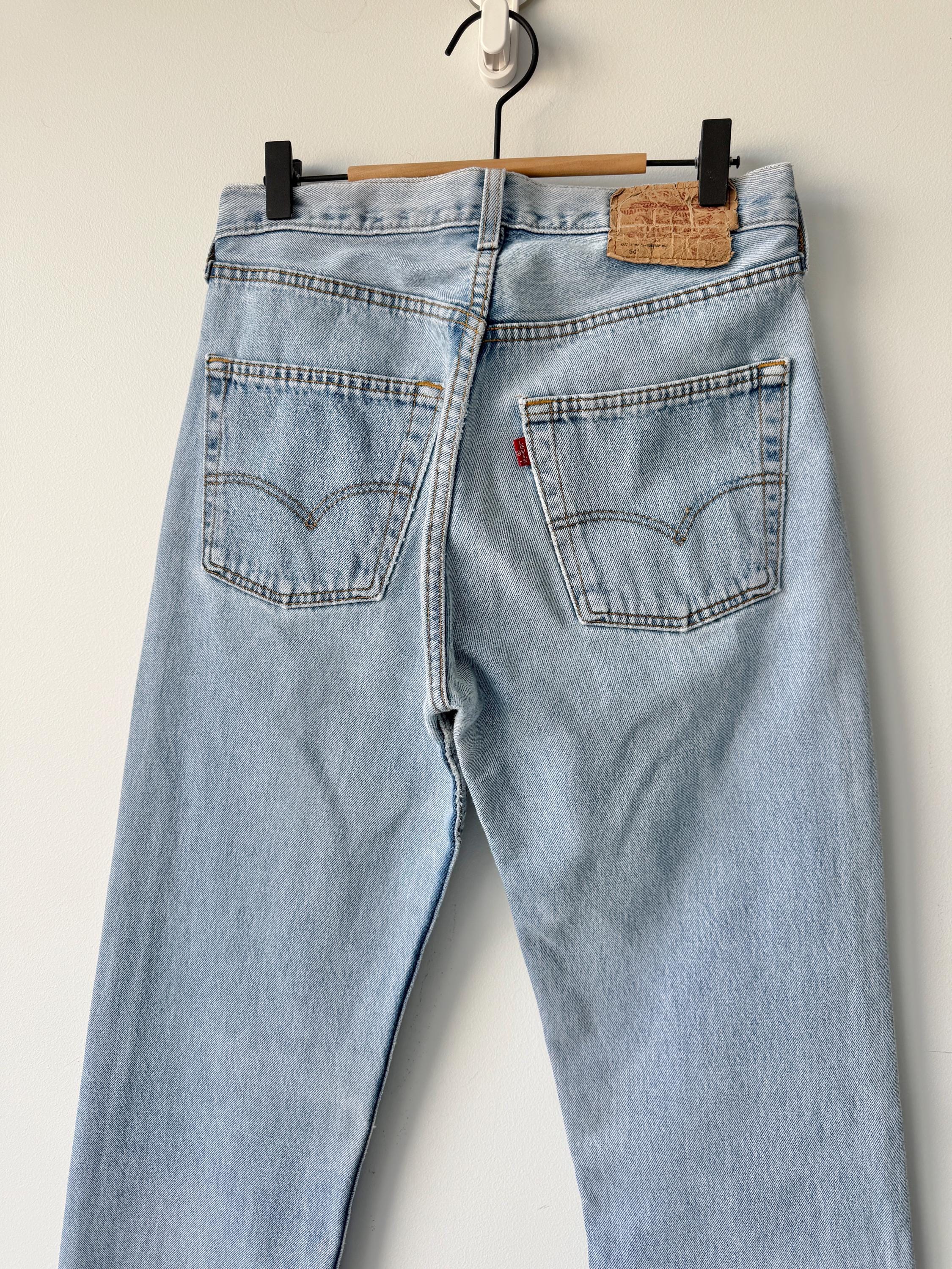 W29 L33 vintage Levis 501 28-29” measured whiskers faded light blue made in 90s