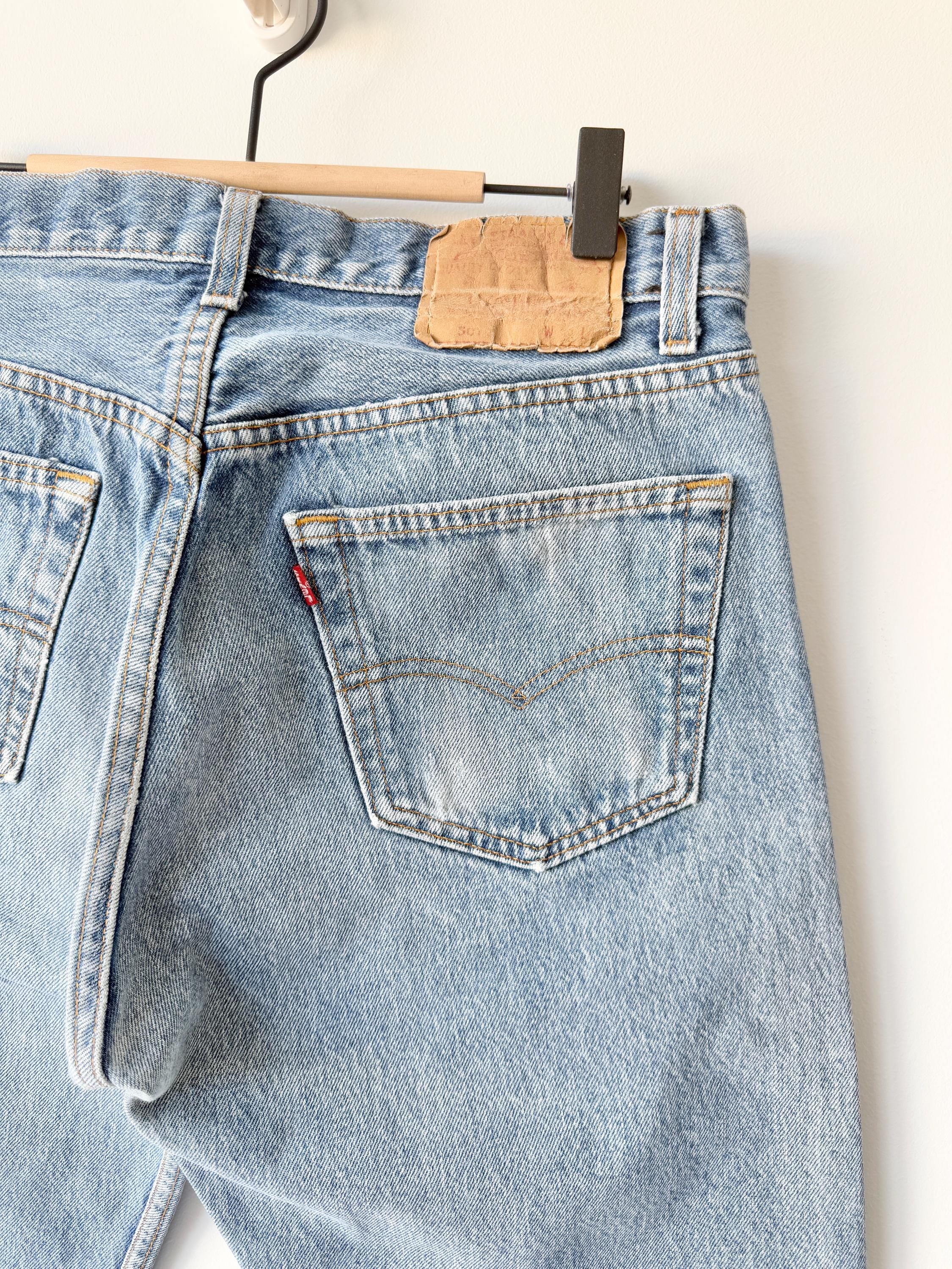 Levis 501s  vintage w31 L29 medium faded blue 501s made in USA 80s straight leg jeans 501 30”/31” waist hol