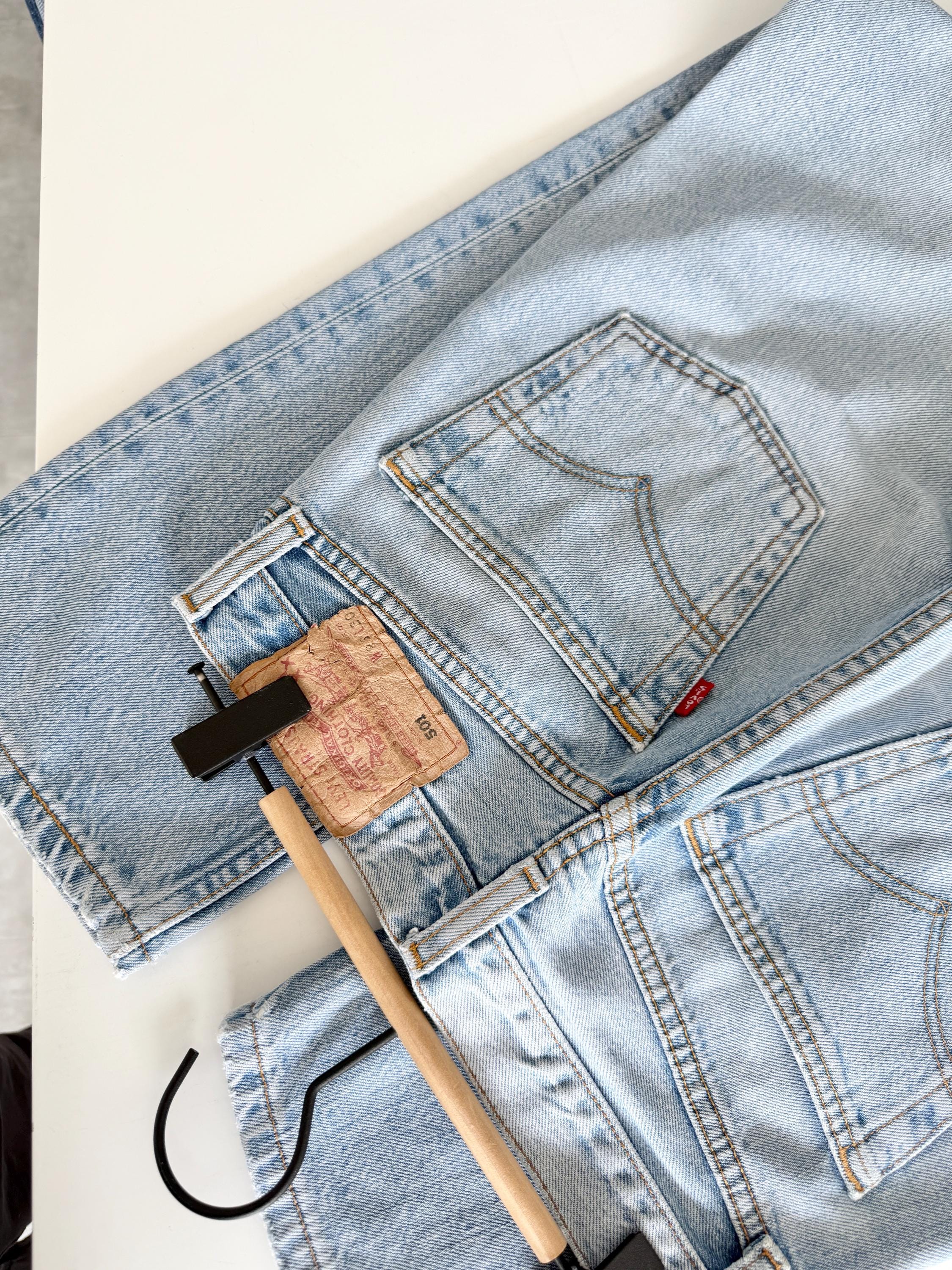 W25 L29 vintage Levis 501 24-25” measured waist light blue faded made in 90s