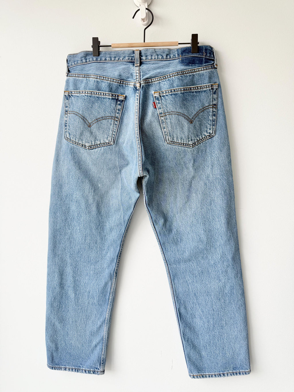 W36 L29 Levis 501 vintage 36” waist medium blue 501s made in Canada year 2000