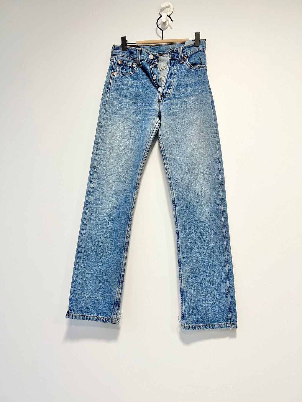 Levis 501 jeans w24 L29 medium blue denim faded blue wash made in USA blue 501 vintage 501s