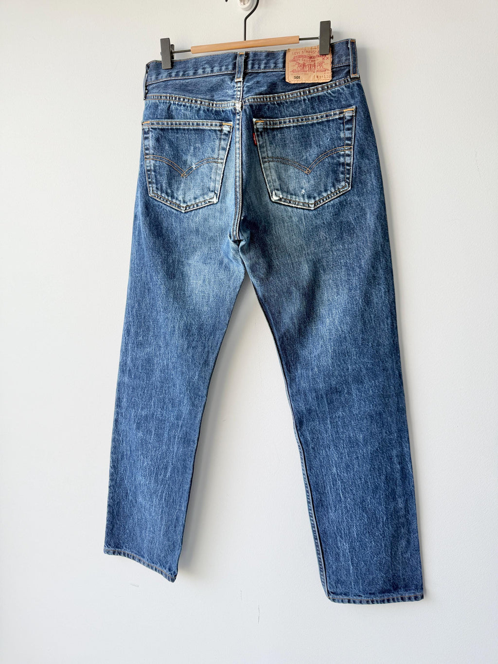W29 L30 vintage Levis 501 28-29” measured dark blue made in Y2K