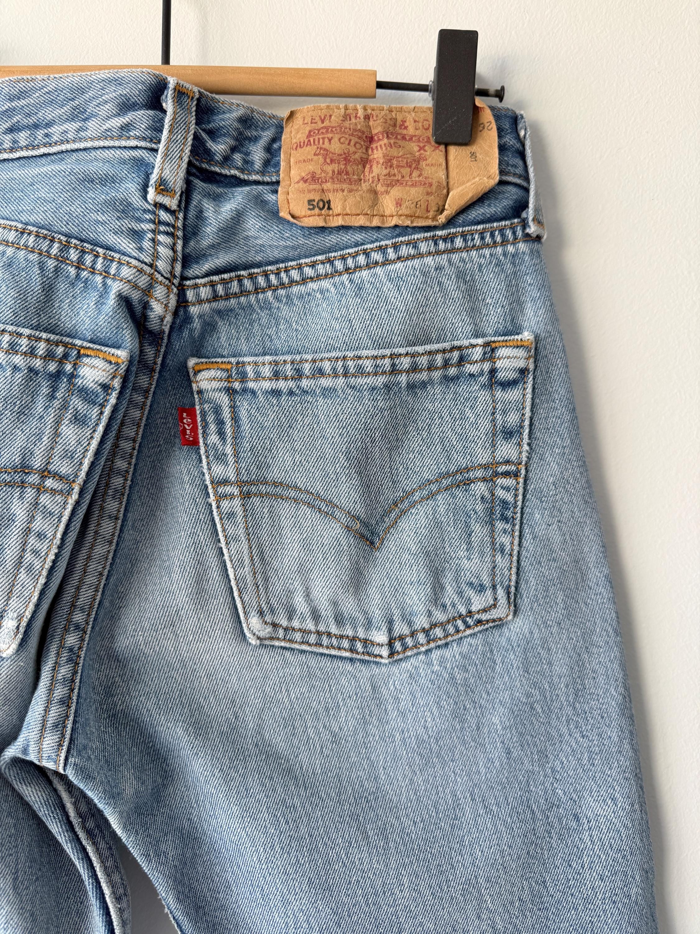 W25 L31 vintage Levis 501 24-25” measured waist light faded lines denim made in 90s