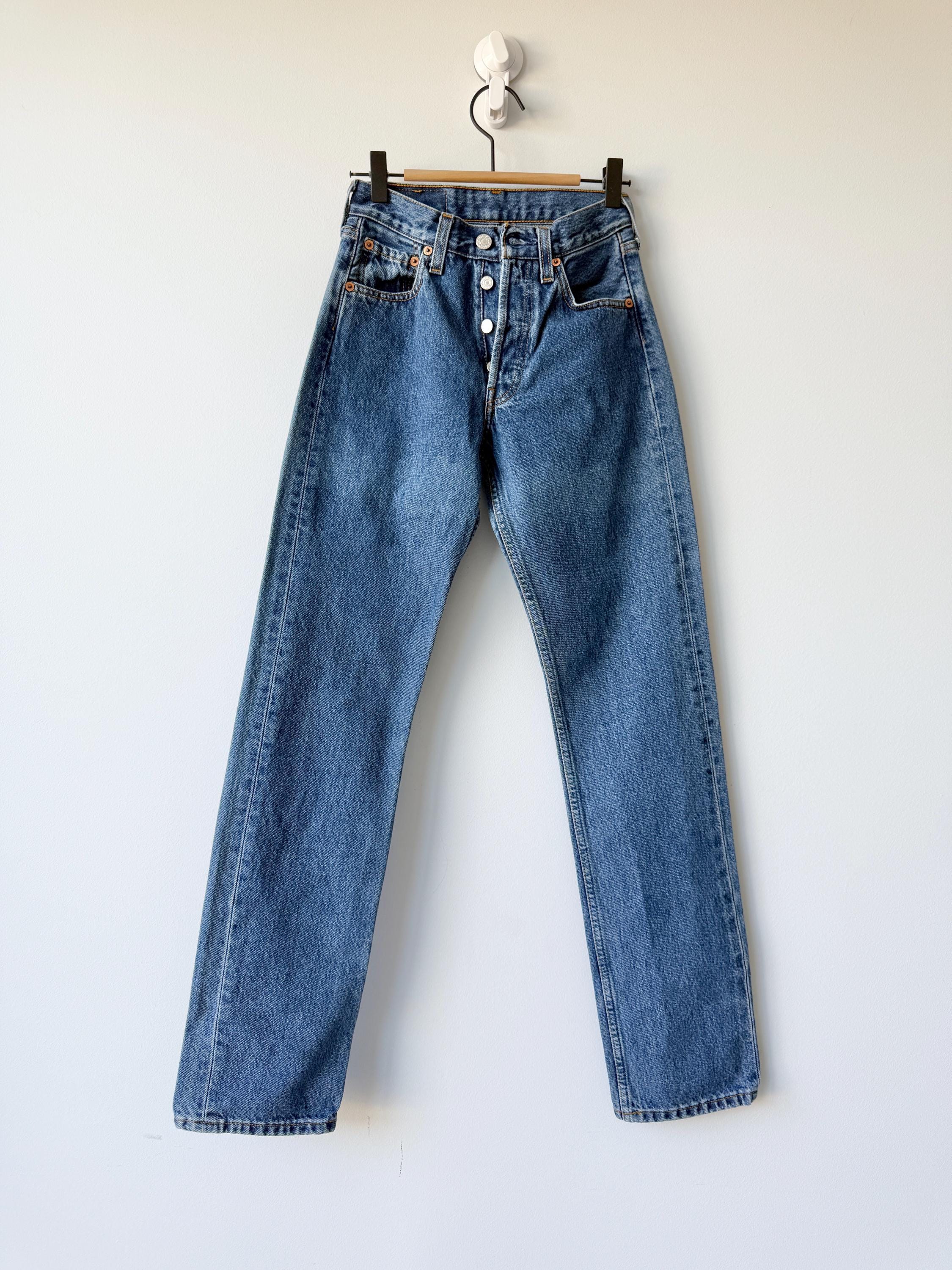 W23 L31 Levis 501 vintage 22-23” measured waist dark blue made in Croatia  Y2K hol