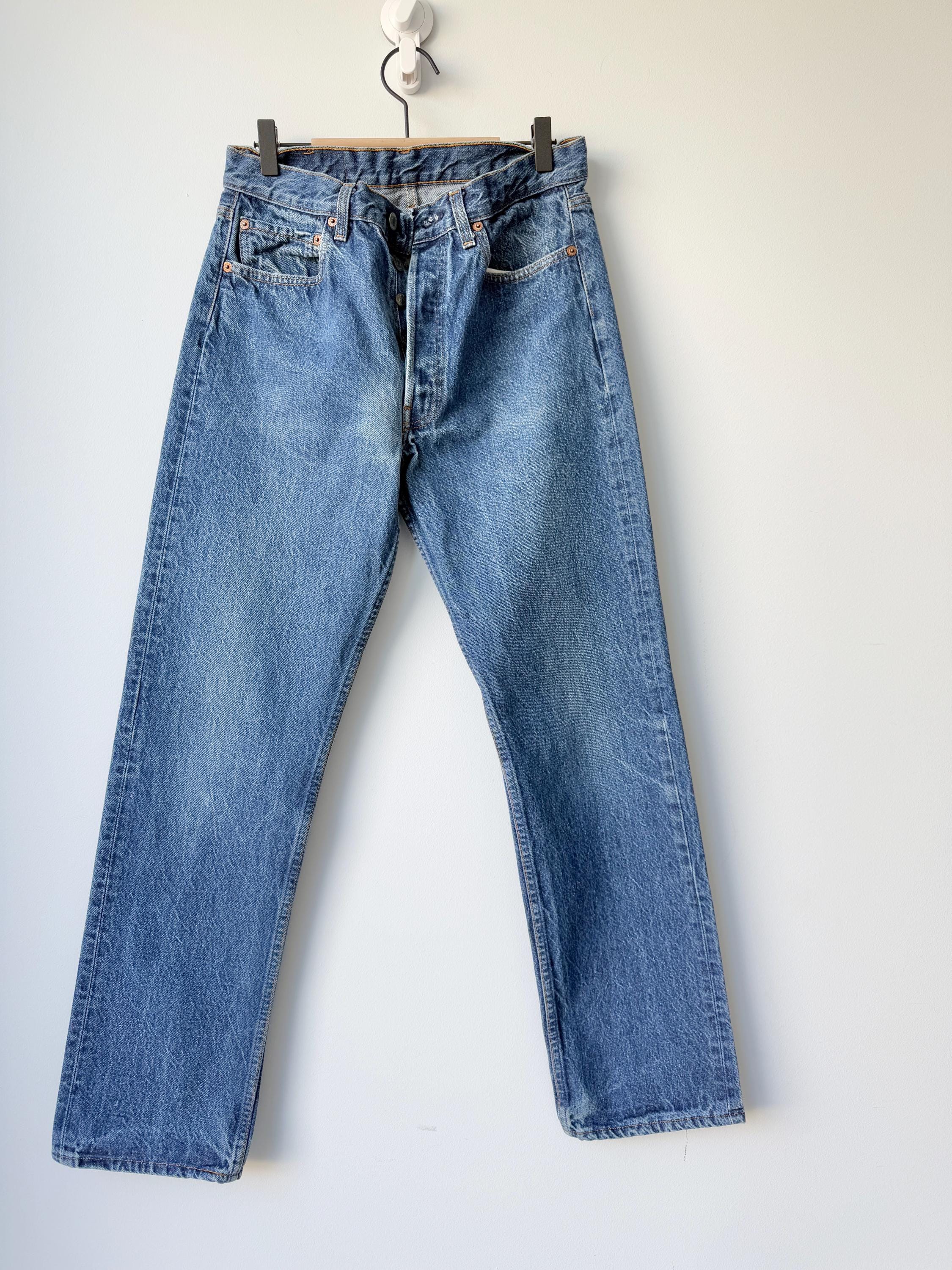 Levis 501s  vintage w30 L31 dark raw blue 501s made in USA 80s straight leg jeans 501 28”/30” waist