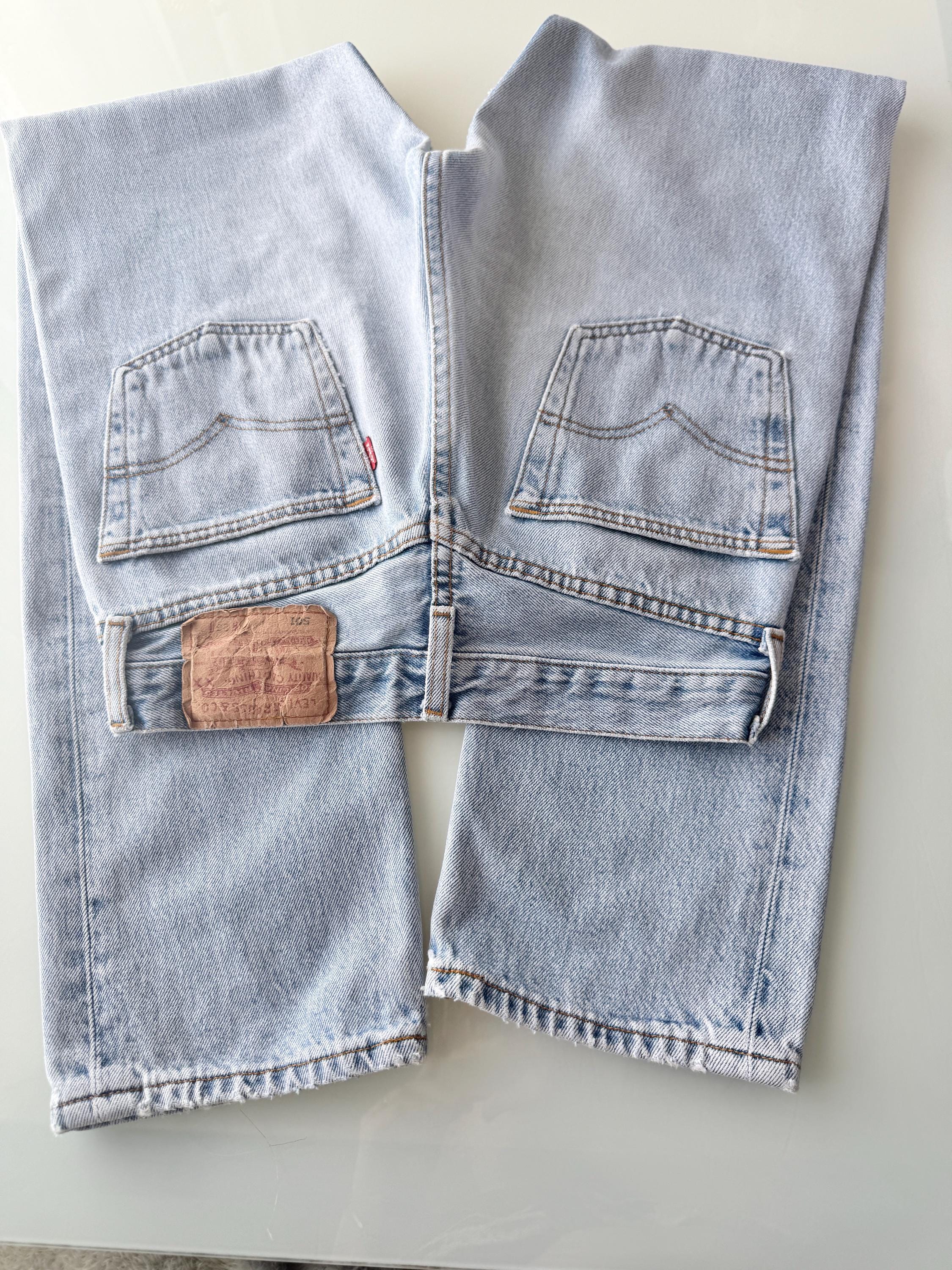 W25 L31 Levis 501 vintage 25” measured waist medium light blue made in 90s