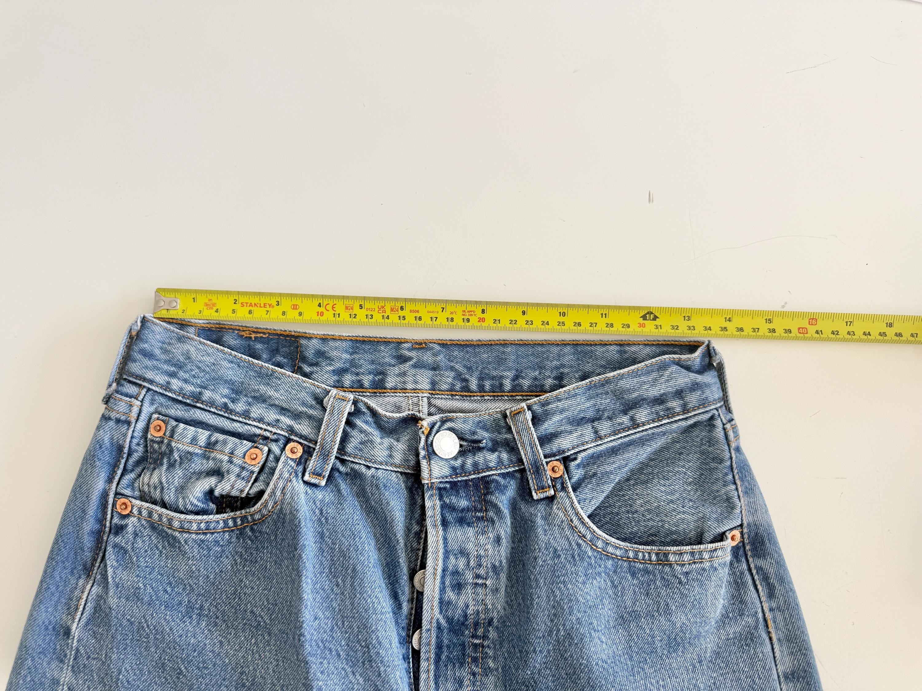W27 L29 vintage Levis 501 26-27” measured waist medium blue denim made in Y2K