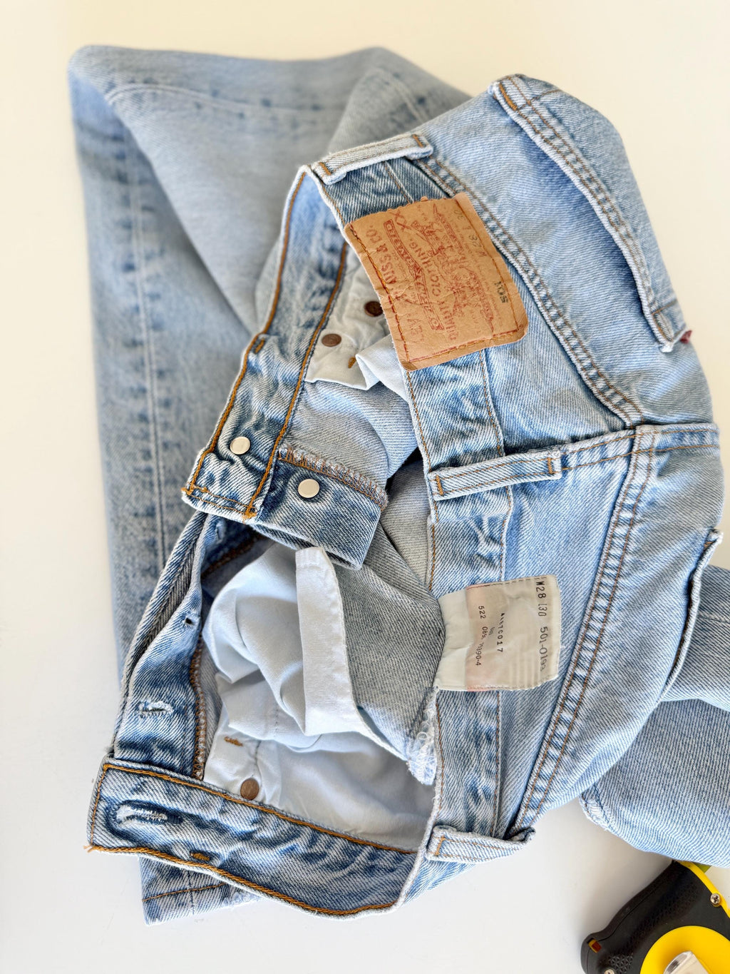 W26 L29 vintage Levis 501 25-26” measured waist light faded denim made in USA 90s