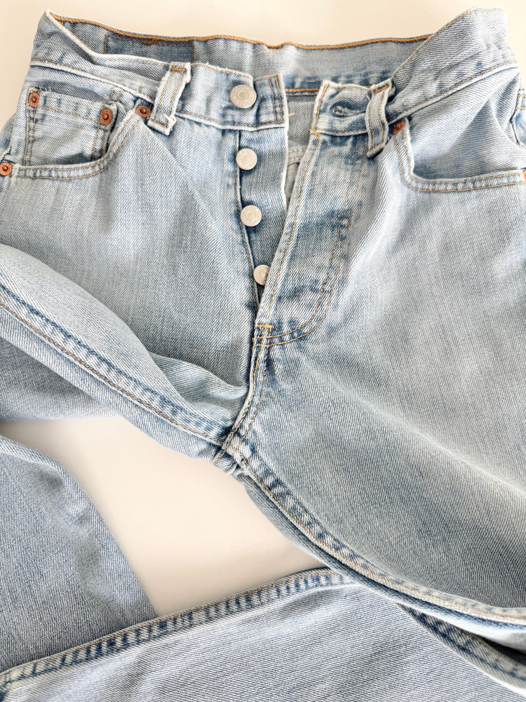 W24 L30 Levis 501 vintage 23-24” measured waist light blue made in y2k