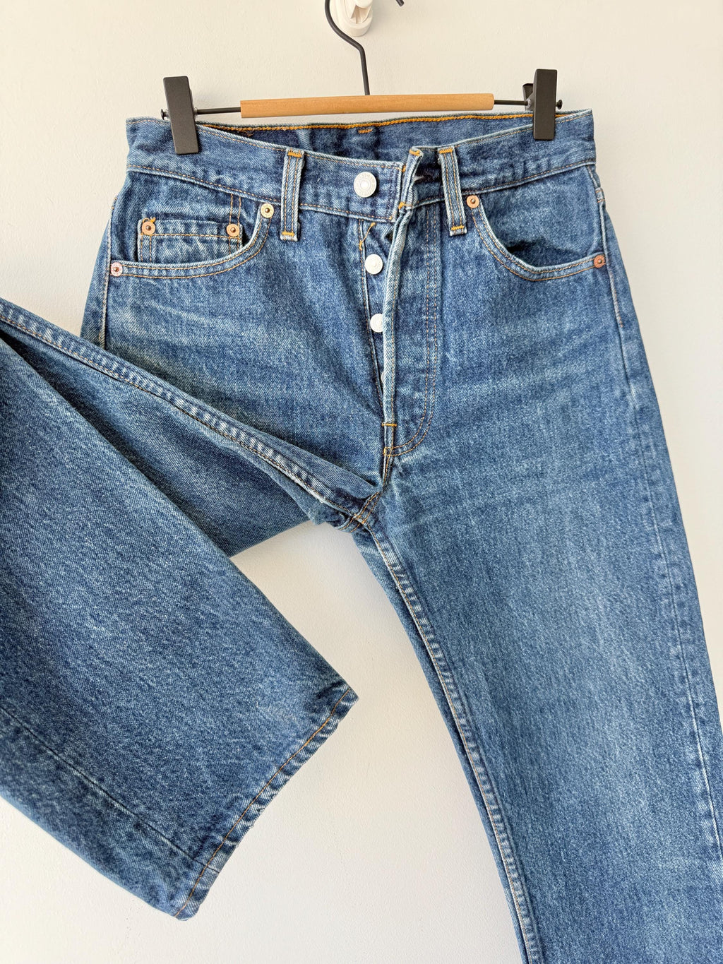 W27 L29 Levis 501 vintage 26-27” measured waist dark blue made in USA 90s