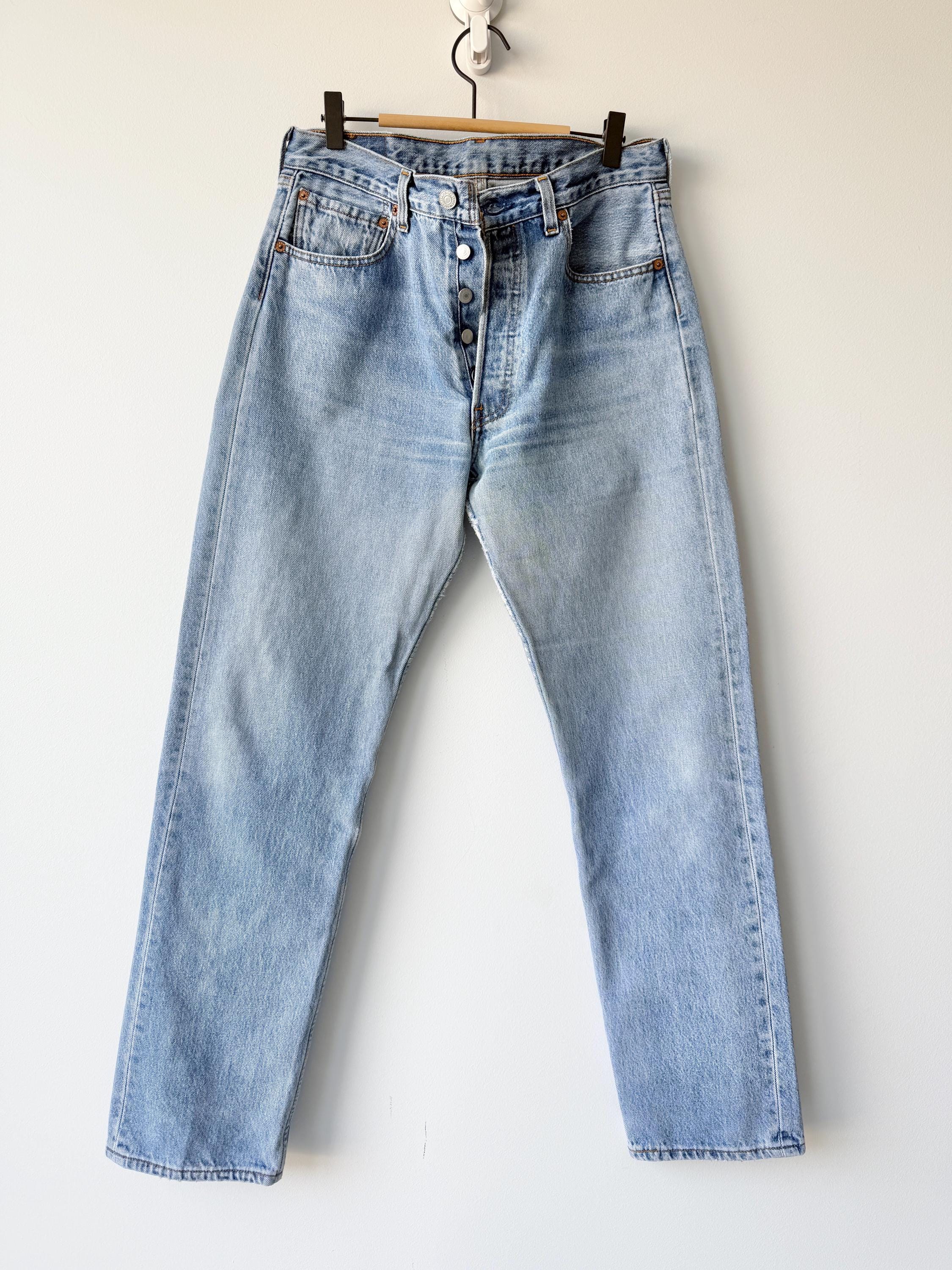 W30 L31 Levis 501 vintage 29-30” waist medium faded blue 501s made in Canada 90s