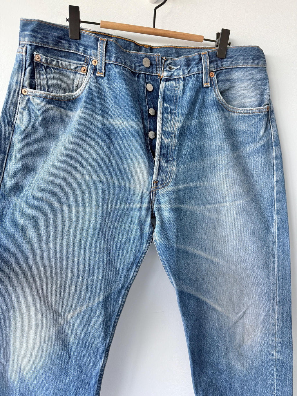 W34 L31 vintage Levis 501 33-34” measured whiskers faded dark blue made in USA 90s