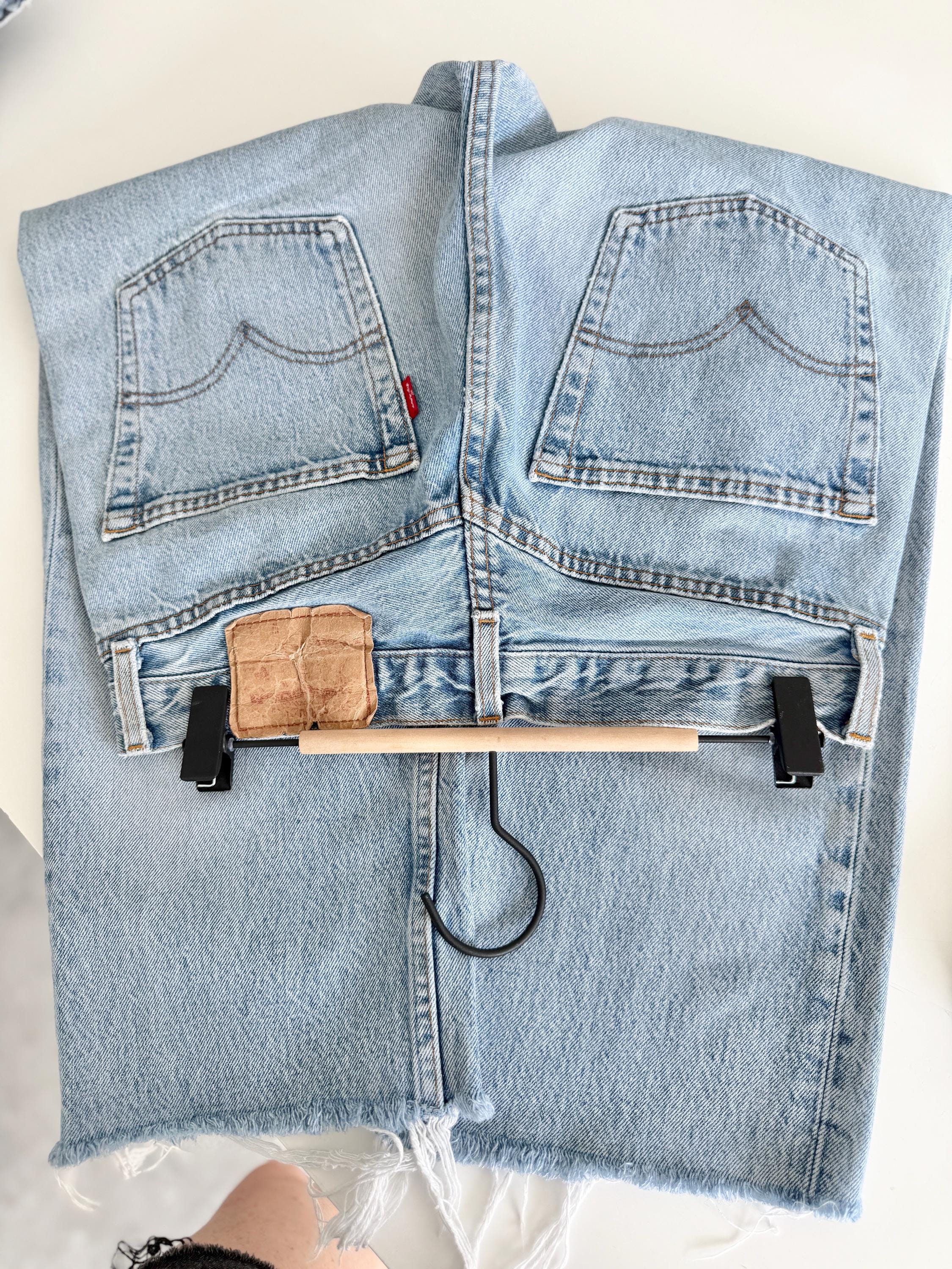 W29 L23 Levis 501 vintage 28-29” measured waist faded light blue 80s-90s made in France