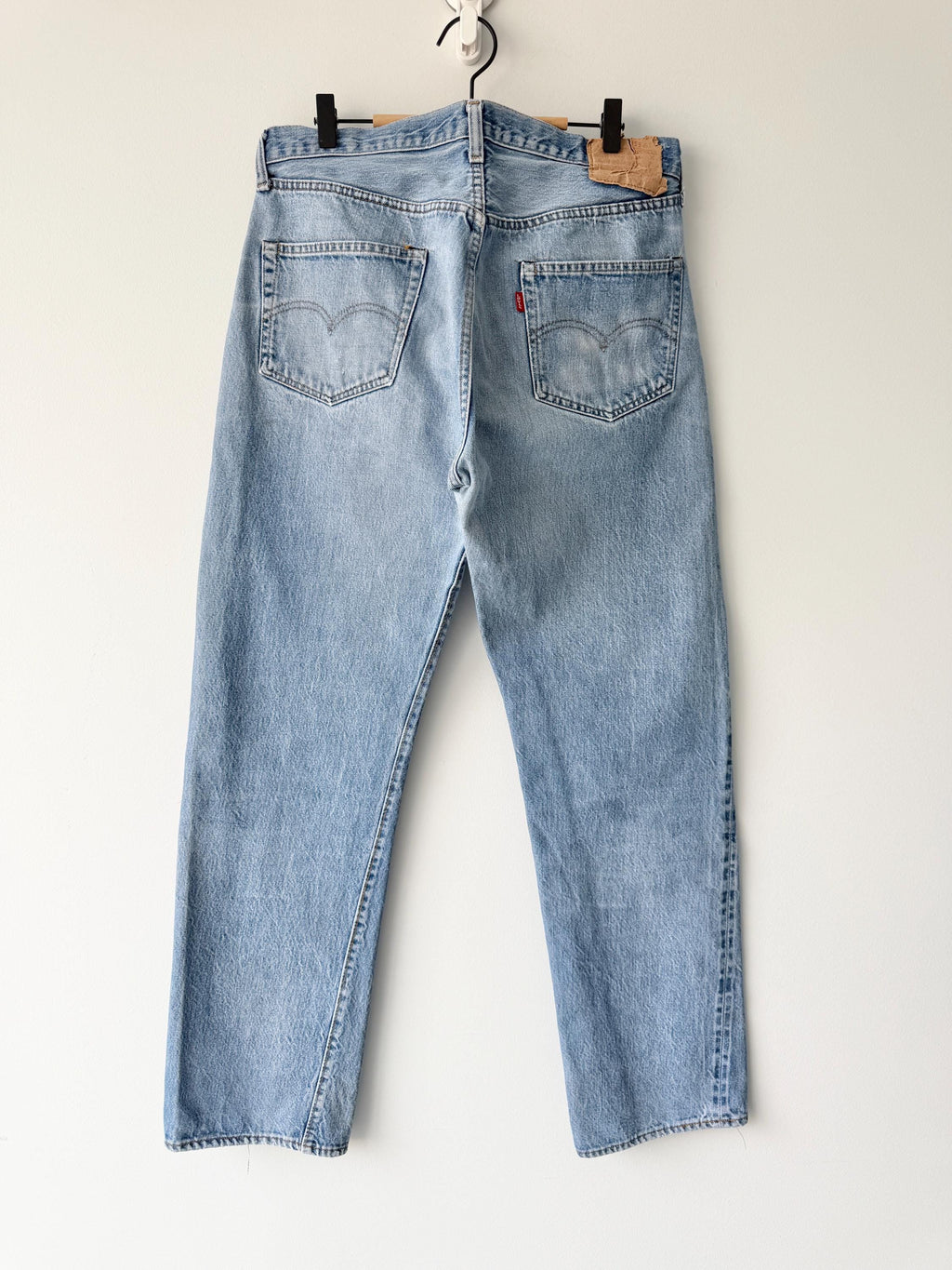 W33 L31 selvedge vintage Levis 501 32-33” measured waist faded light blue made in 70s