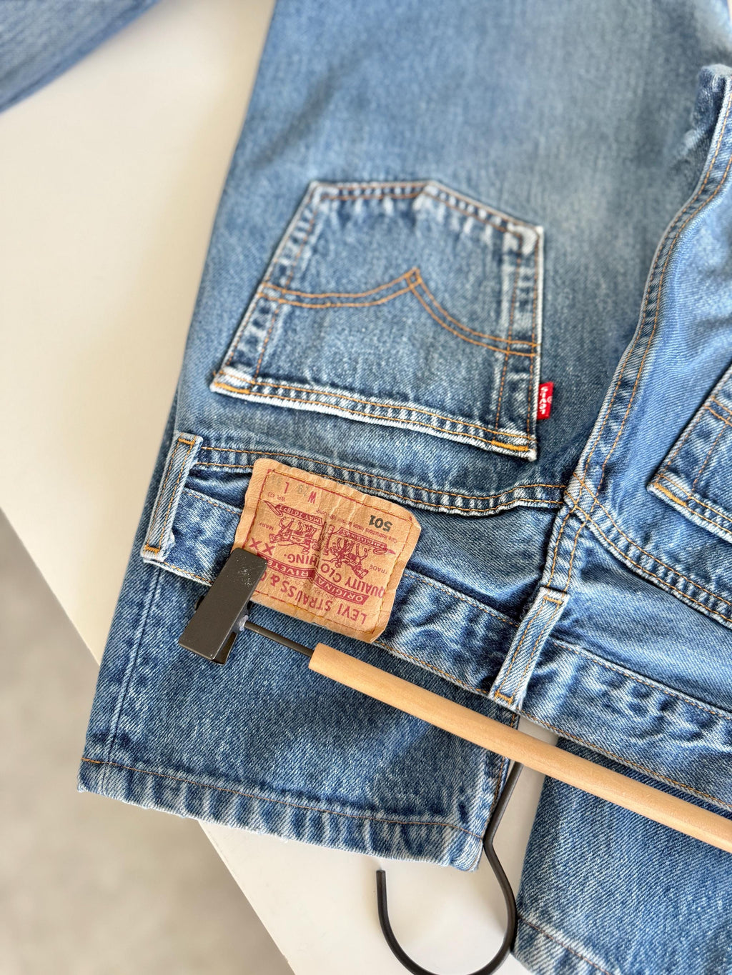 W27 L28 vintage Levis 501 26-27” measured medium dark blue made in 90s