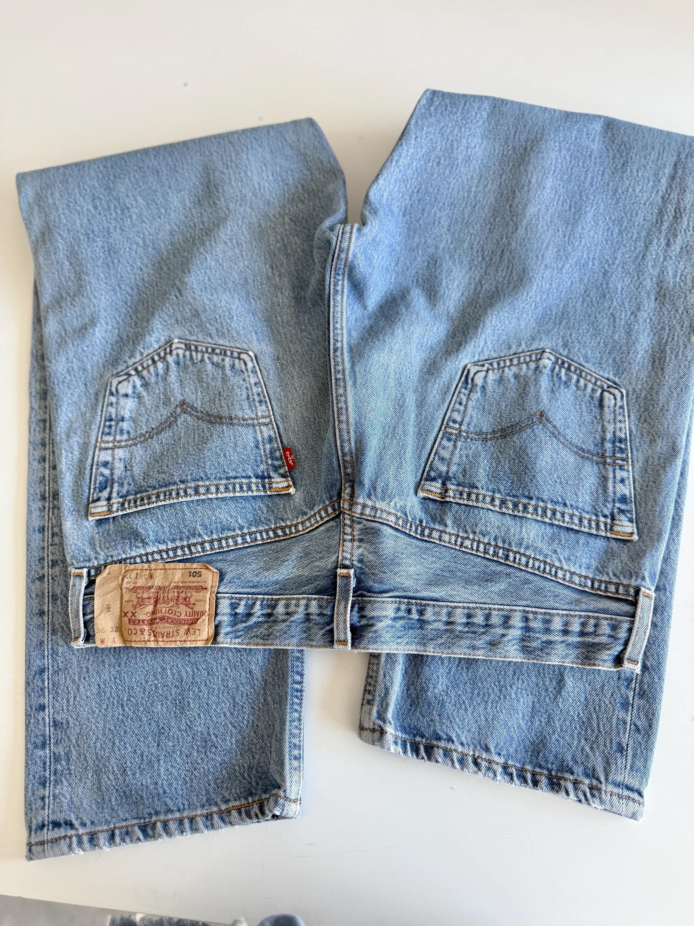 W33 L30 Levis 501 vintage 33” measured waist medium blue made in Y2K